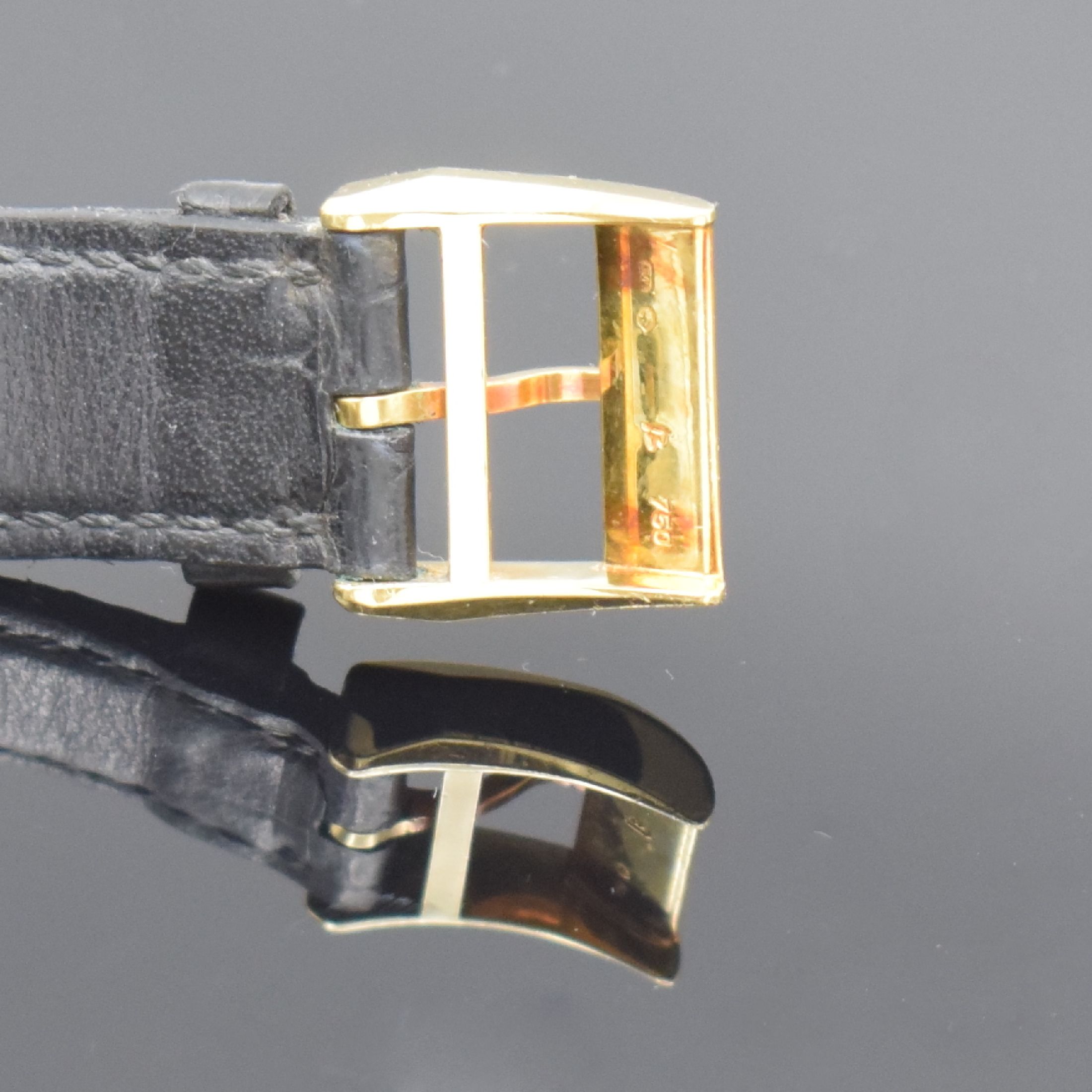 Detail e: A. LANGE & SÖHNE hochfeine Herrenarmbanduhr Modell Lange 1 Referenz 101.021, Handaufzug, Deutschland um 1999, GG 750/000 inkl. orig. Lederband m. ...