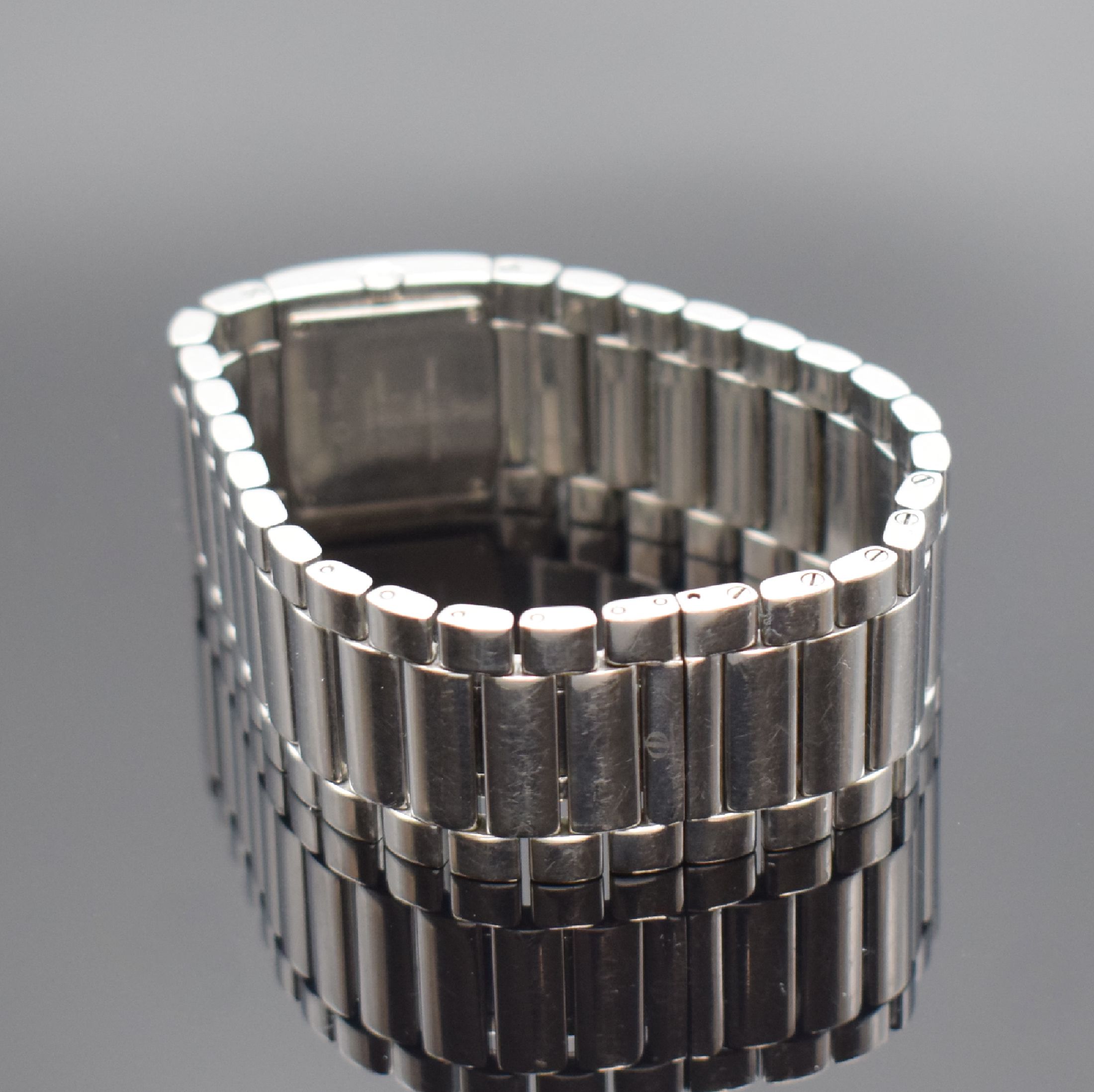 Detail b: BAUME & MERCIER Catwalk Damenarmbanduhr Referenz MV045197, Schweiz um 2000, quarz, Edelstahlgeh. inkl. Gliederband m. dopp. Faltschl., Boden 4-fach ...