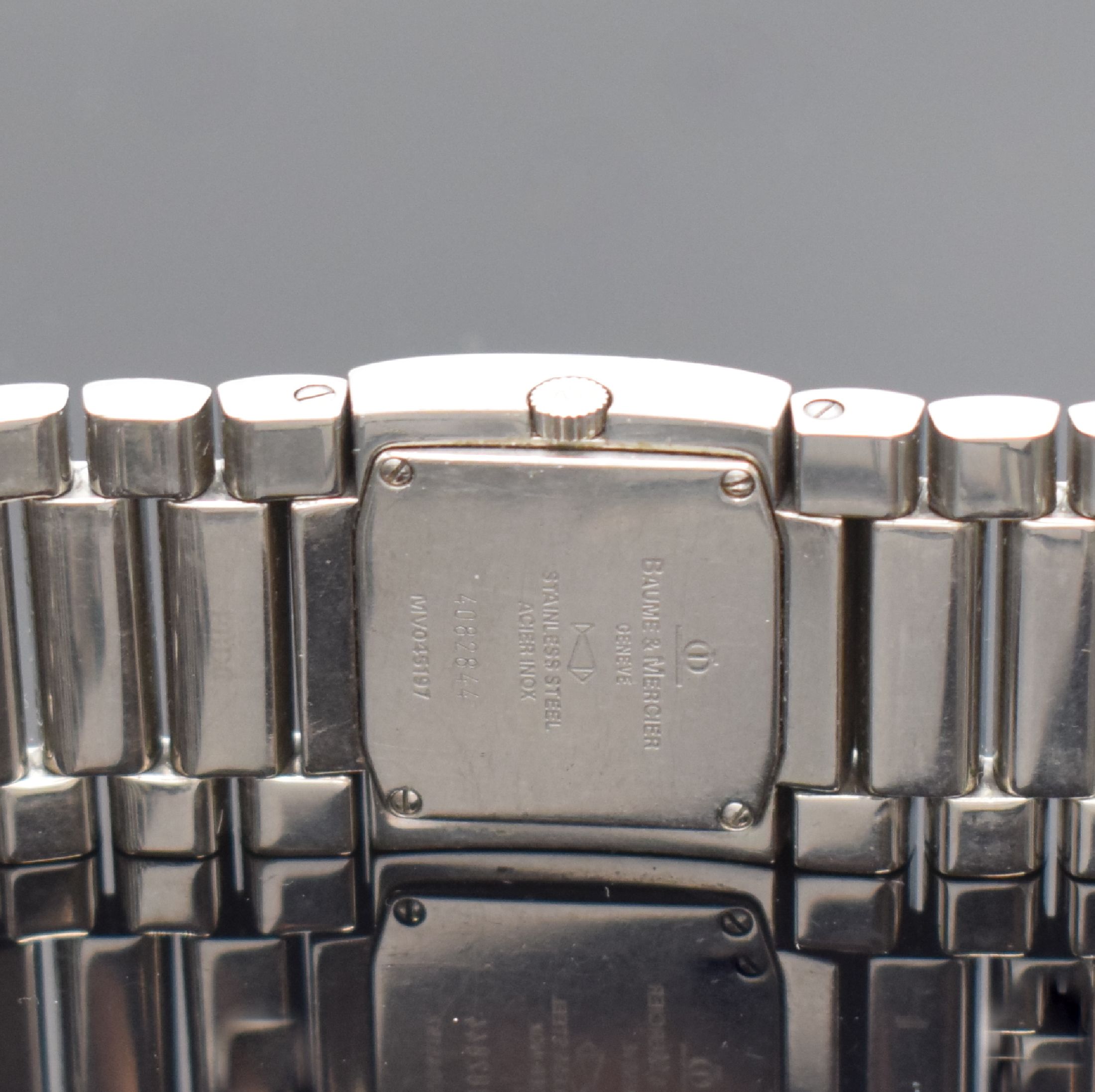 Detail d: BAUME & MERCIER Catwalk Damenarmbanduhr Referenz MV045197, Schweiz um 2000, quarz, Edelstahlgeh. inkl. Gliederband m. dopp. Faltschl., Boden 4-fach ...