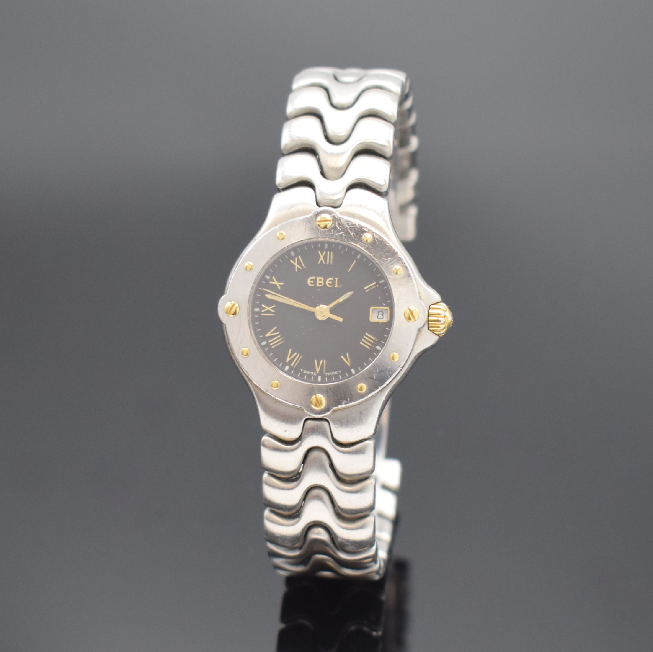 EBEL Damenarmbanduhr Sportwave Referenz 6087621, Schweiz um 1995, quarz, Edelstahlgeh. inkl. Gliederband mit dopp. Faltschl., Boden verschr., graues ...