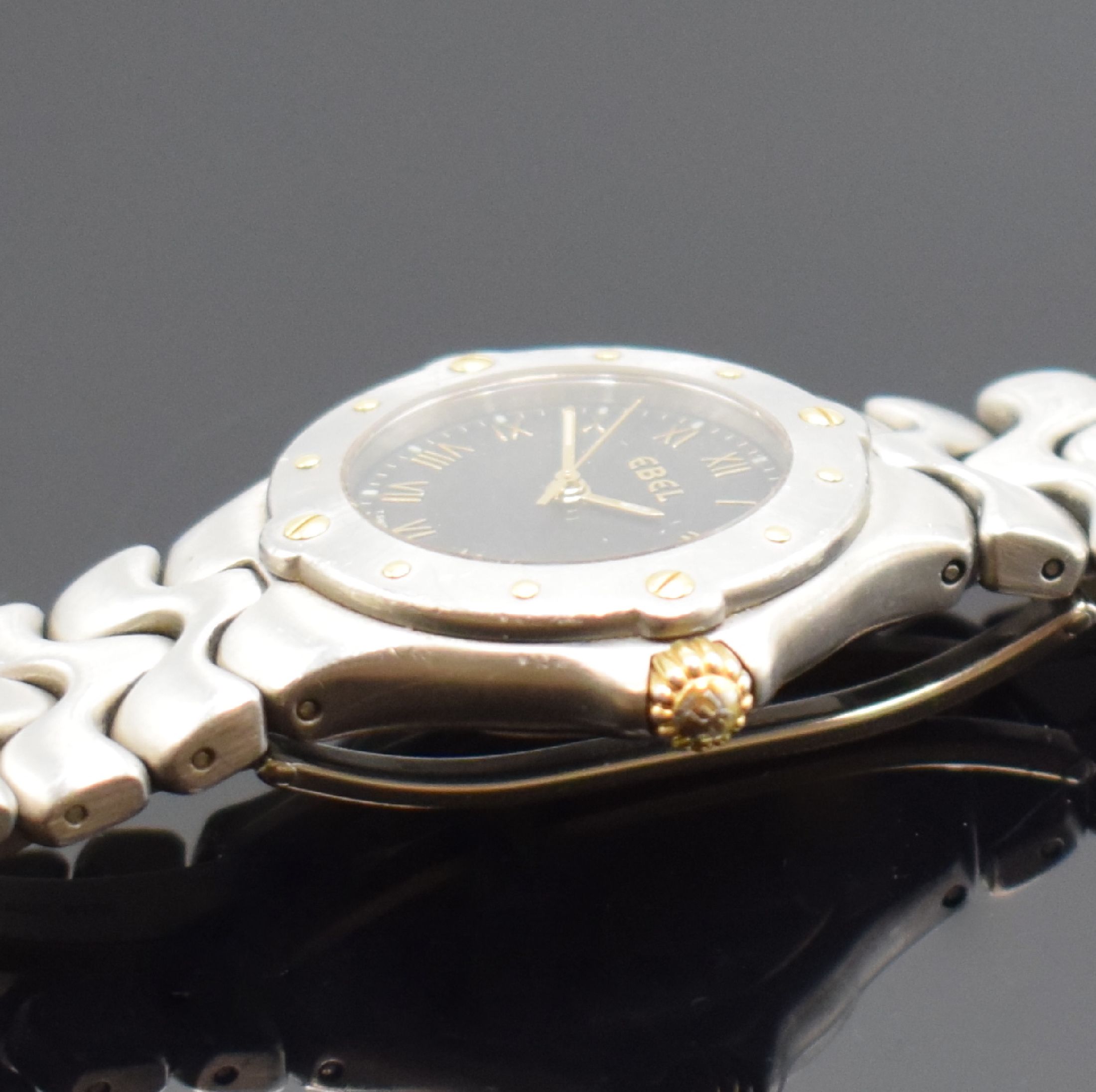 Detail c: EBEL Damenarmbanduhr Sportwave Referenz 6087621, Schweiz um 1995, quarz, Edelstahlgeh. inkl. Gliederband mit dopp. Faltschl., Boden verschr., graues ...