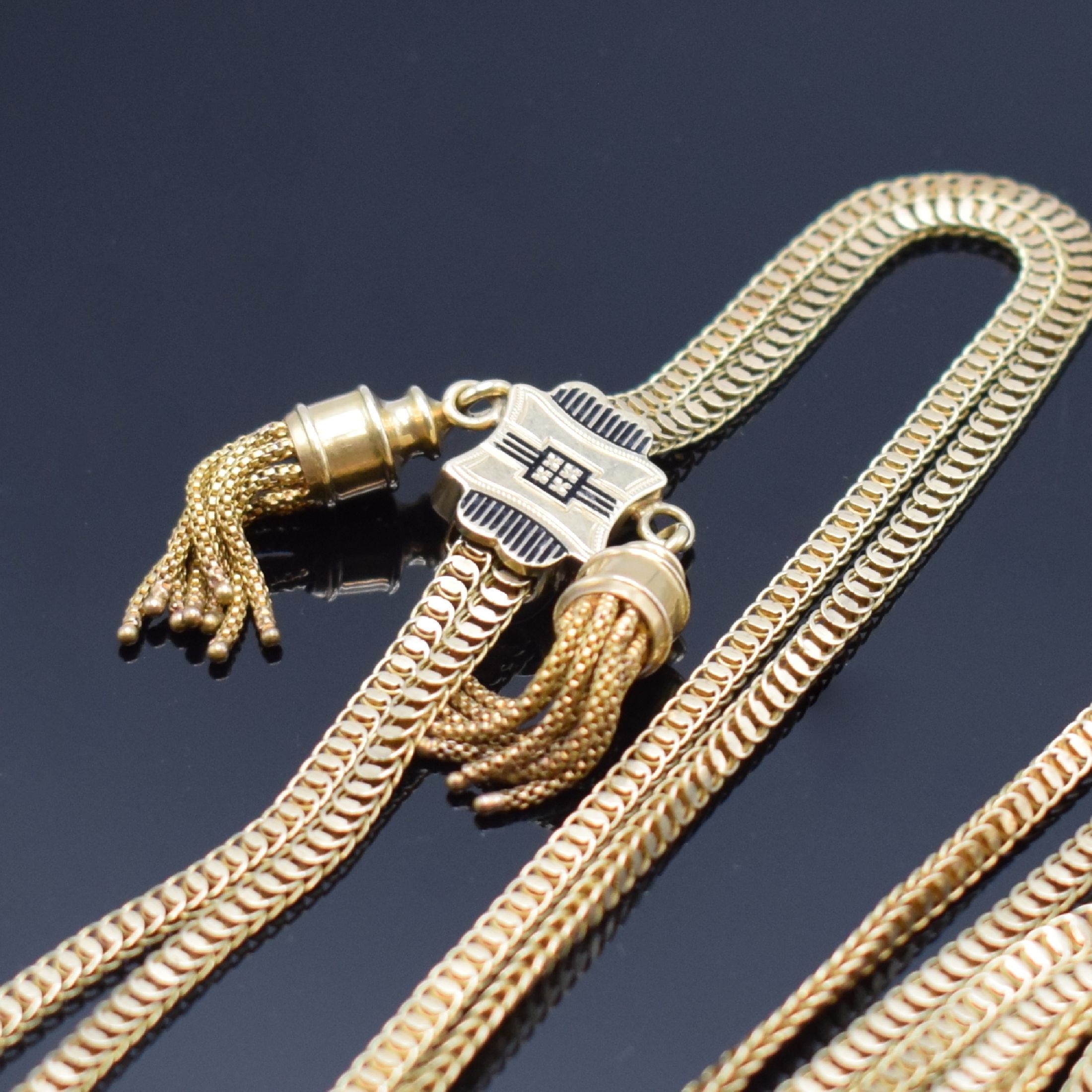 Detail b: Taschenuhrkette in GG 585/000, L. ca. 75 cm, Gew. ca. 43g, Länge durch Kettenschieber verstellbar, in gebrauchsfähigem Zustand