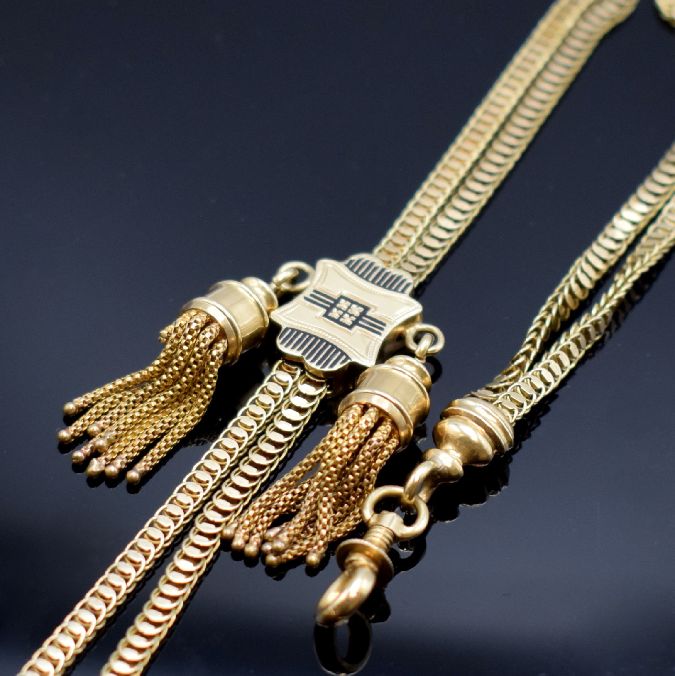 Detail d: Taschenuhrkette in GG 585/000, L. ca. 75 cm, Gew. ca. 43g, Länge durch Kettenschieber verstellbar, in gebrauchsfähigem Zustand