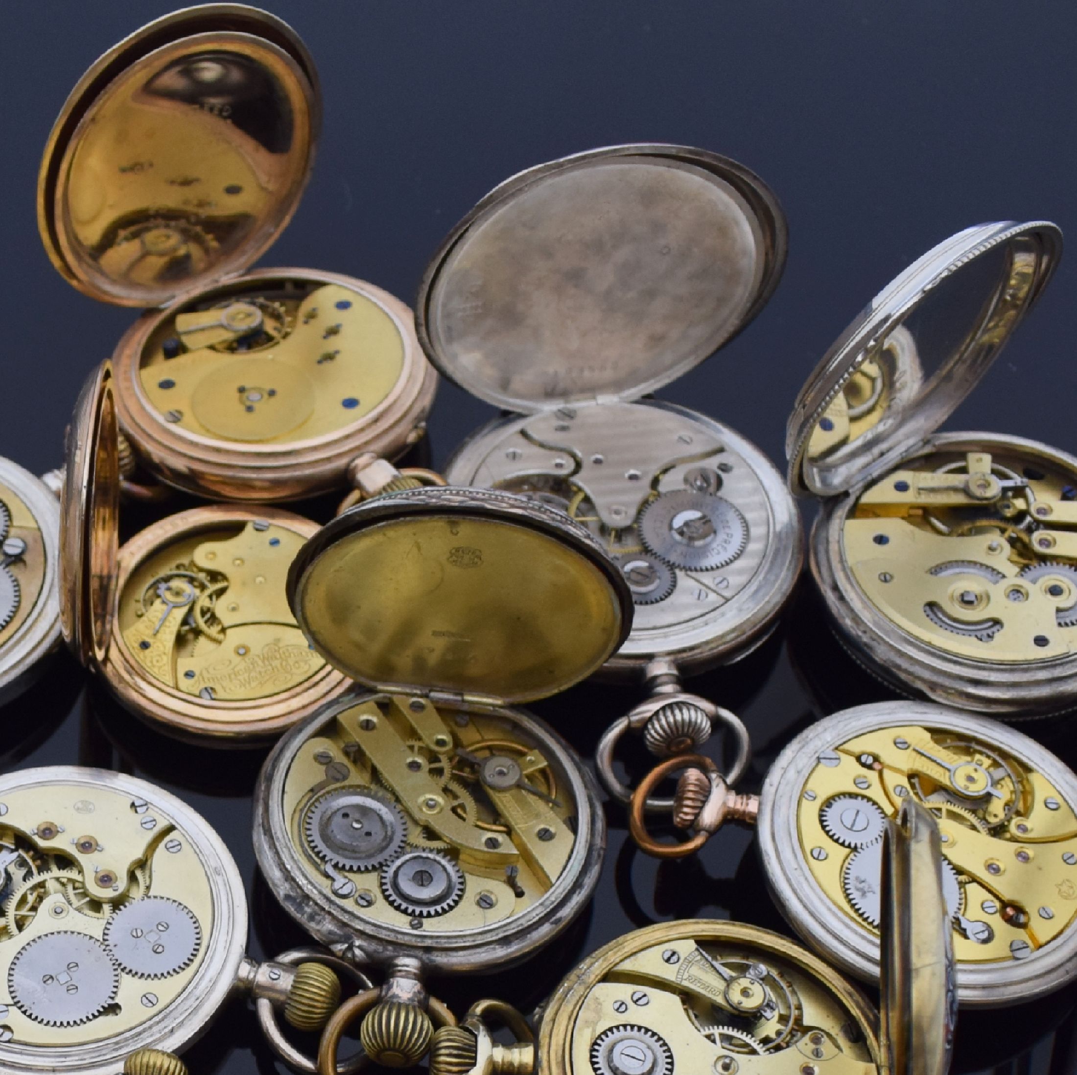 Detail j: 12 Taschenuhren darunter SEELAND, WALTHAM, ELGIN, SYSTEME GLASHÜTTE, Schweiz / England / USA um 1870 - 1900, Savonette u. offene Geh., in Silber u. ...