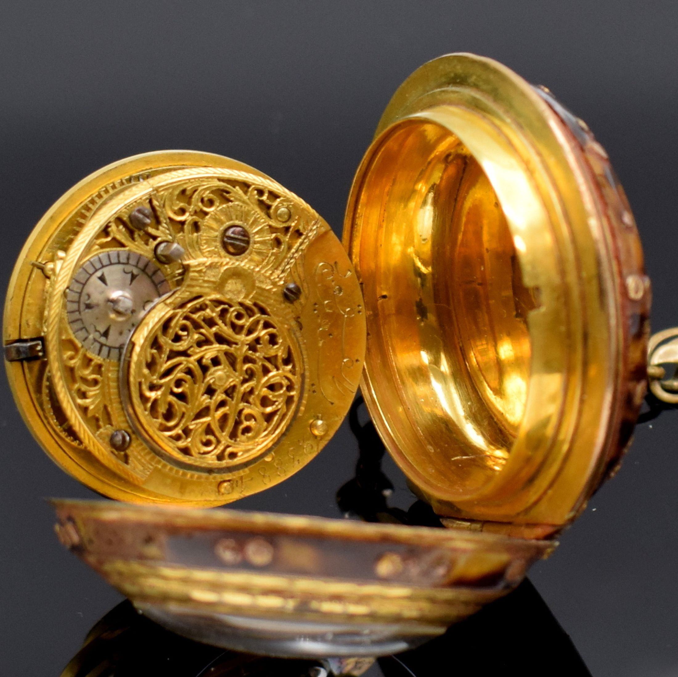Detail c: Spindeltaschenuhr für den osmanischen Markt,um 1800, verg. Geh. unter Übergeh., rück- und vorderseitig Malerei unter Schildpatt (teils ...