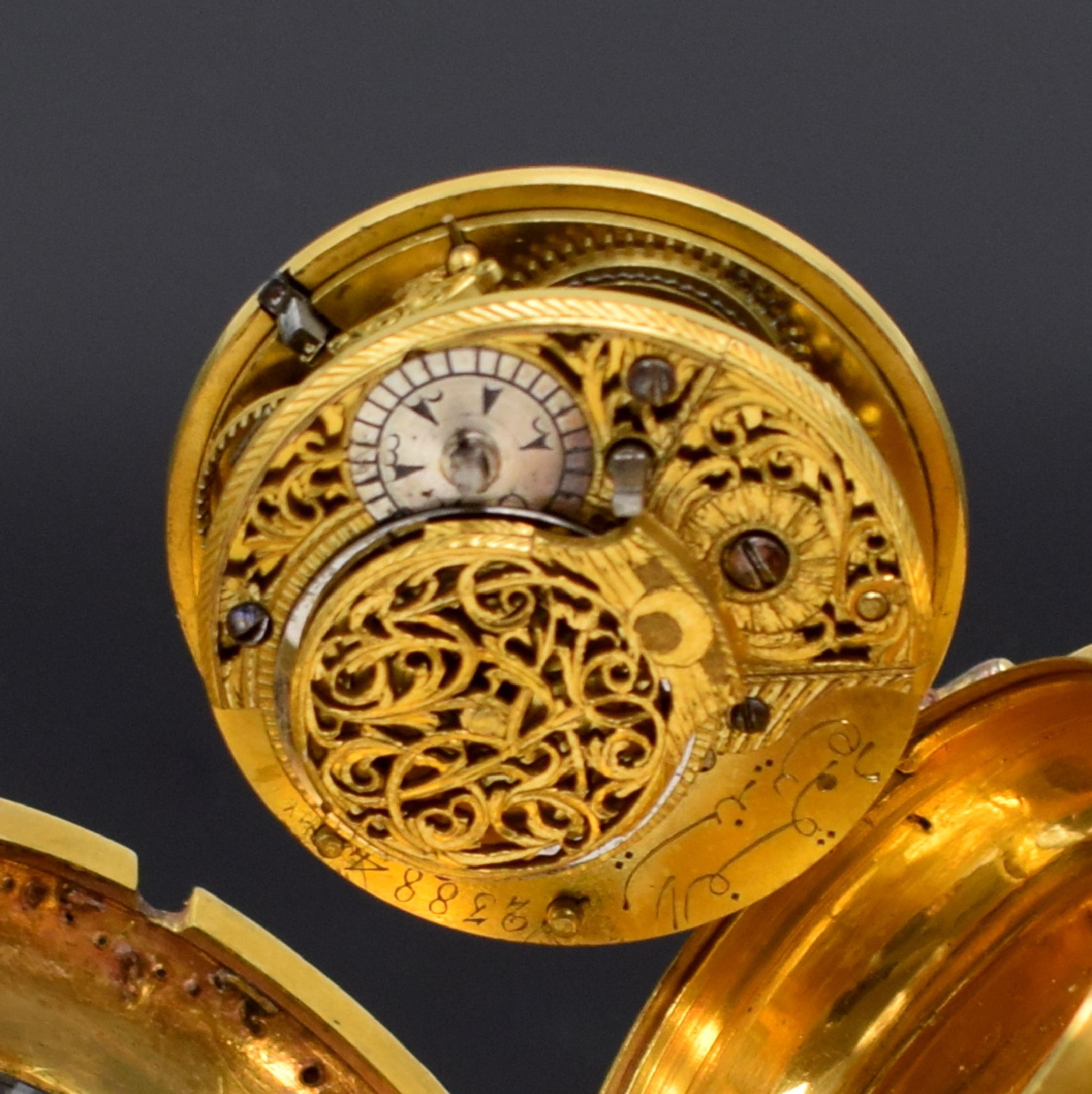 Detail e: Spindeltaschenuhr für den osmanischen Markt,um 1800, verg. Geh. unter Übergeh., rück- und vorderseitig Malerei unter Schildpatt (teils ...