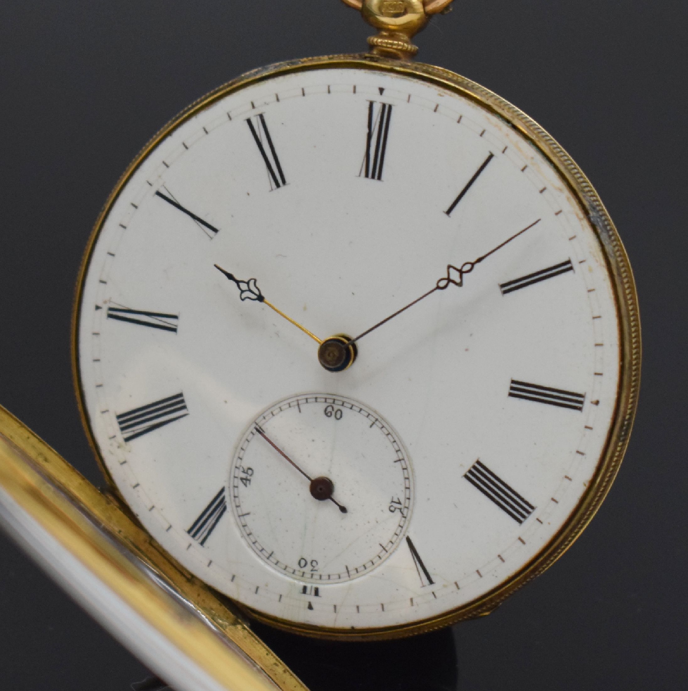 Detail a: Offene Taschenuhr in GG 750/000, Schweiz um 1890, Schlüsselaufzug, Geh. m. Münzrand dell., guill. Rückdeckel grav., Metallcuvette, Emailzifferbl. ...