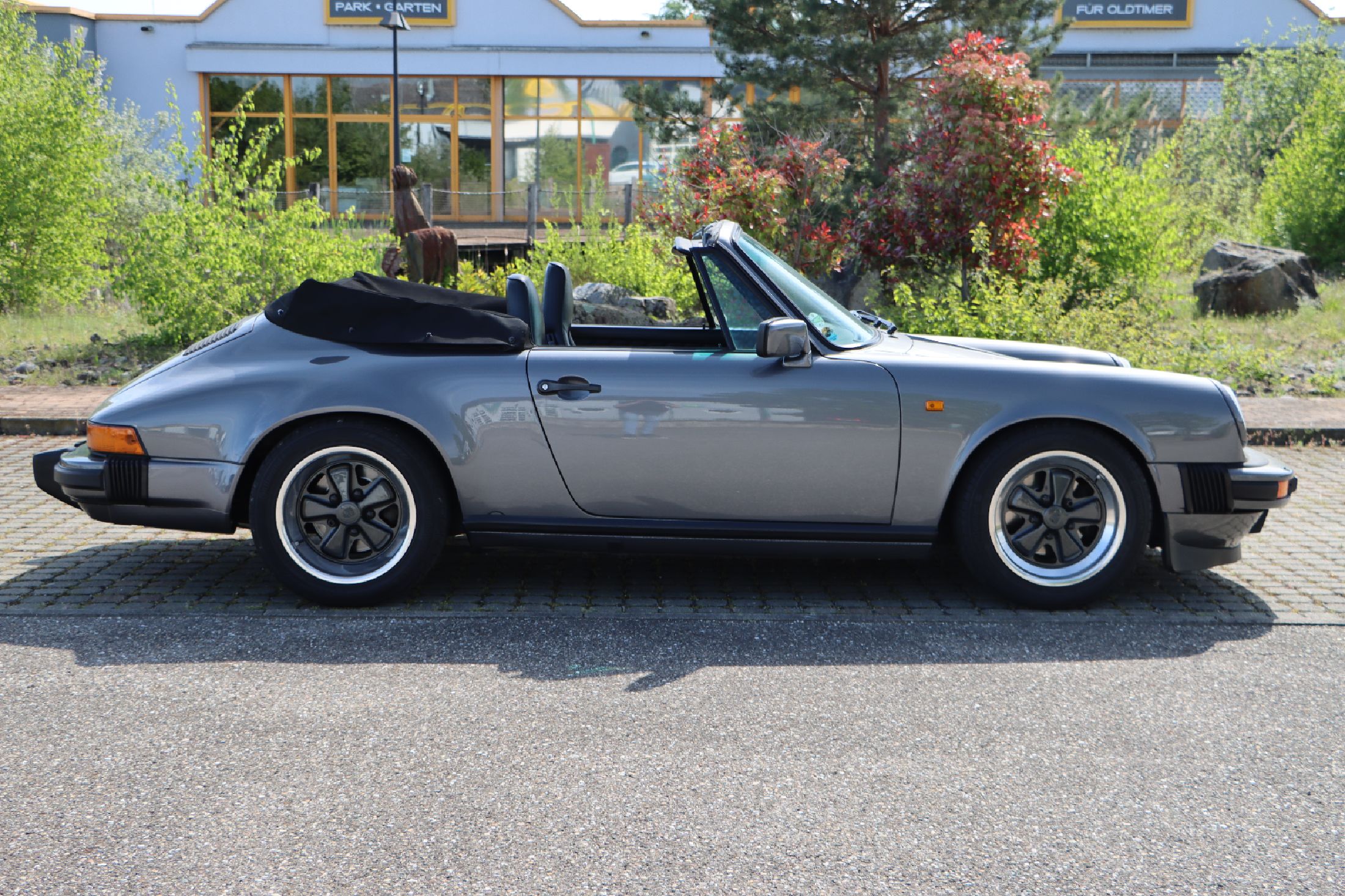 Detail a: Porsche 911 Carrera Cabriolet 3.2 G-Modell, Fahrgestellnummer: WP0ZZZ91ZGS151145, EZ 02/1986, 3. Hand, Laufleistung ca. 101.480 km abgelesen, HU ...