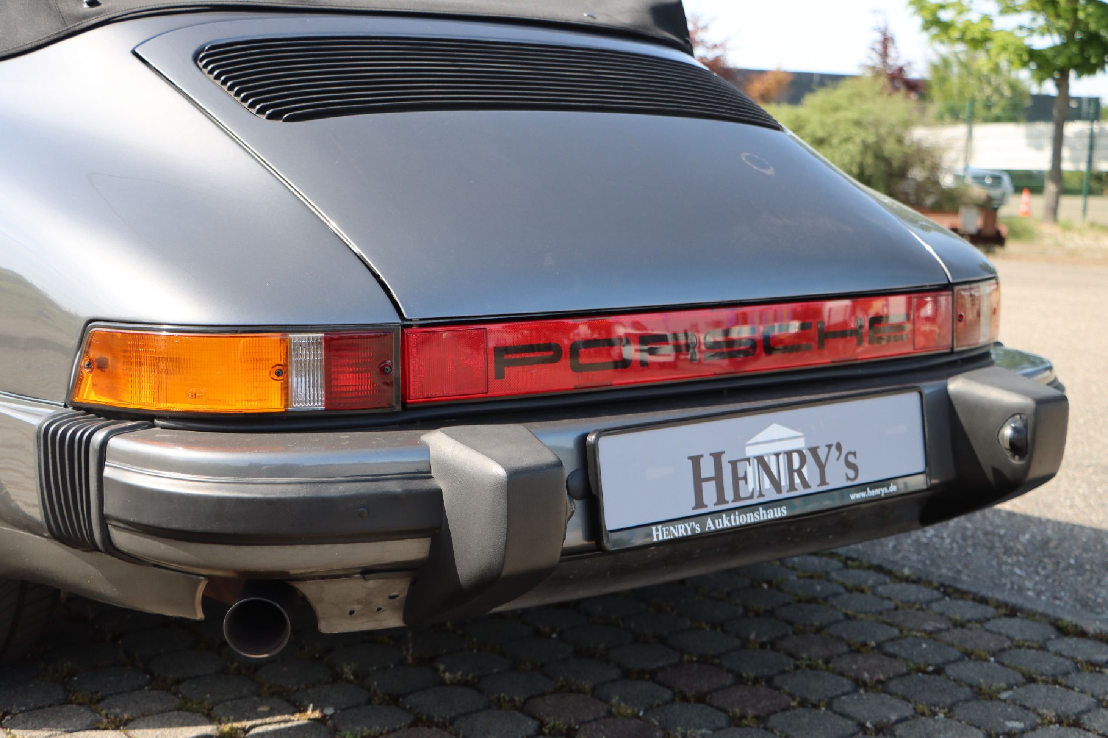 Detail c: Porsche 911 Carrera Cabriolet 3.2 G-Modell, Fahrgestellnummer: WP0ZZZ91ZGS151145, EZ 02/1986, 3. Hand, Laufleistung ca. 101.480 km abgelesen, HU ...