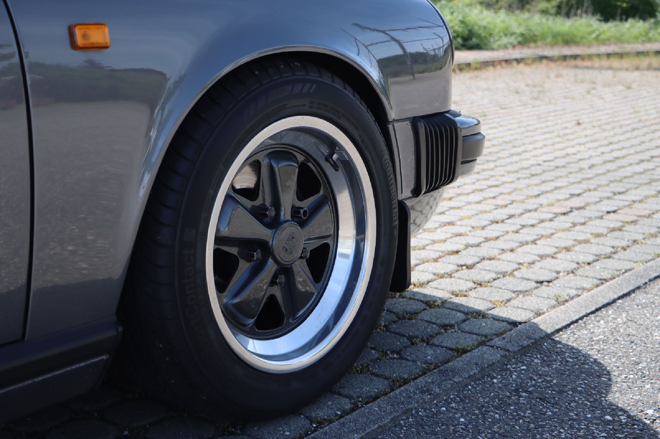 Detail d: Porsche 911 Carrera Cabriolet 3.2 G-Modell, Fahrgestellnummer: WP0ZZZ91ZGS151145, EZ 02/1986, 3. Hand, Laufleistung ca. 101.480 km abgelesen, HU ...