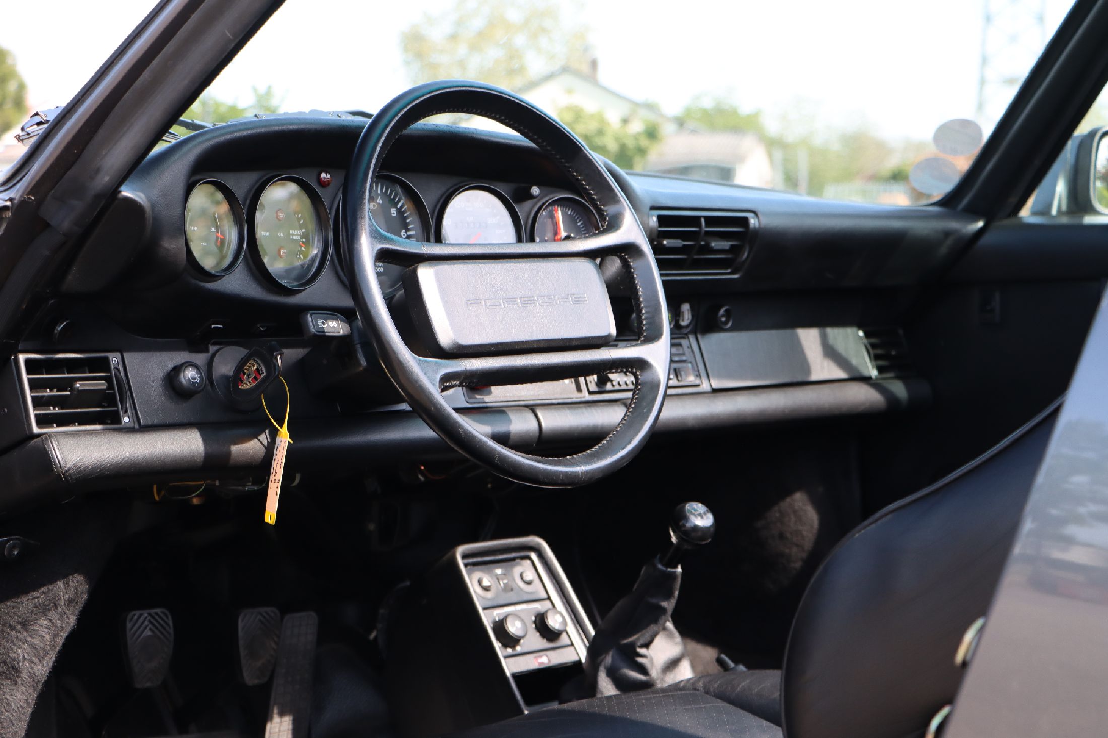 Detail e: Porsche 911 Carrera Cabriolet 3.2 G-Modell, Fahrgestellnummer: WP0ZZZ91ZGS151145, EZ 02/1986, 3. Hand, Laufleistung ca. 101.480 km abgelesen, HU ...