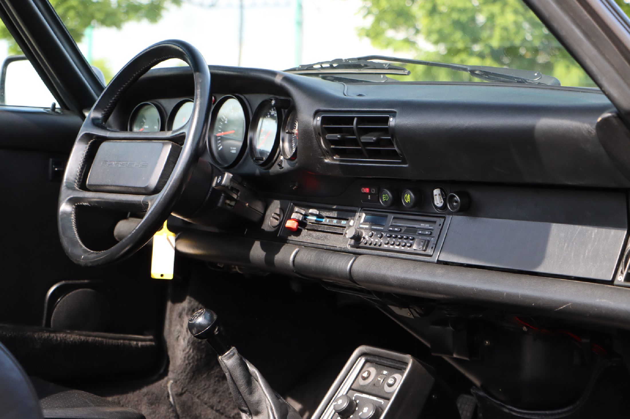 Detail f: Porsche 911 Carrera Cabriolet 3.2 G-Modell, Fahrgestellnummer: WP0ZZZ91ZGS151145, EZ 02/1986, 3. Hand, Laufleistung ca. 101.480 km abgelesen, HU ...