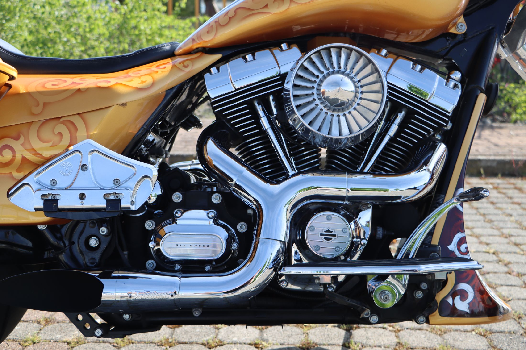 Detail b: Harley-Davidson Road King 103 Chicano 30" Rick's Airride Bagger, Fahrgestellnummer: 1HD1FRM10DB670697, EZ 07/2013, 2. Hand, Laufleistung ...