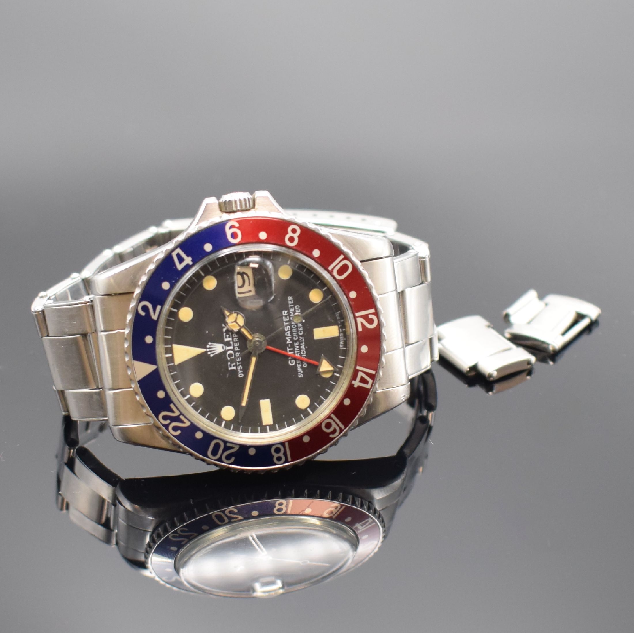 Detail j: ROLEX Herrenarmbanduhr Oyster Perpetual GMT- Master Referenz 1675, Automatik, frühes Modell, gestempelt 2. Quartal 1967, Tritiumzifferblatt und ...