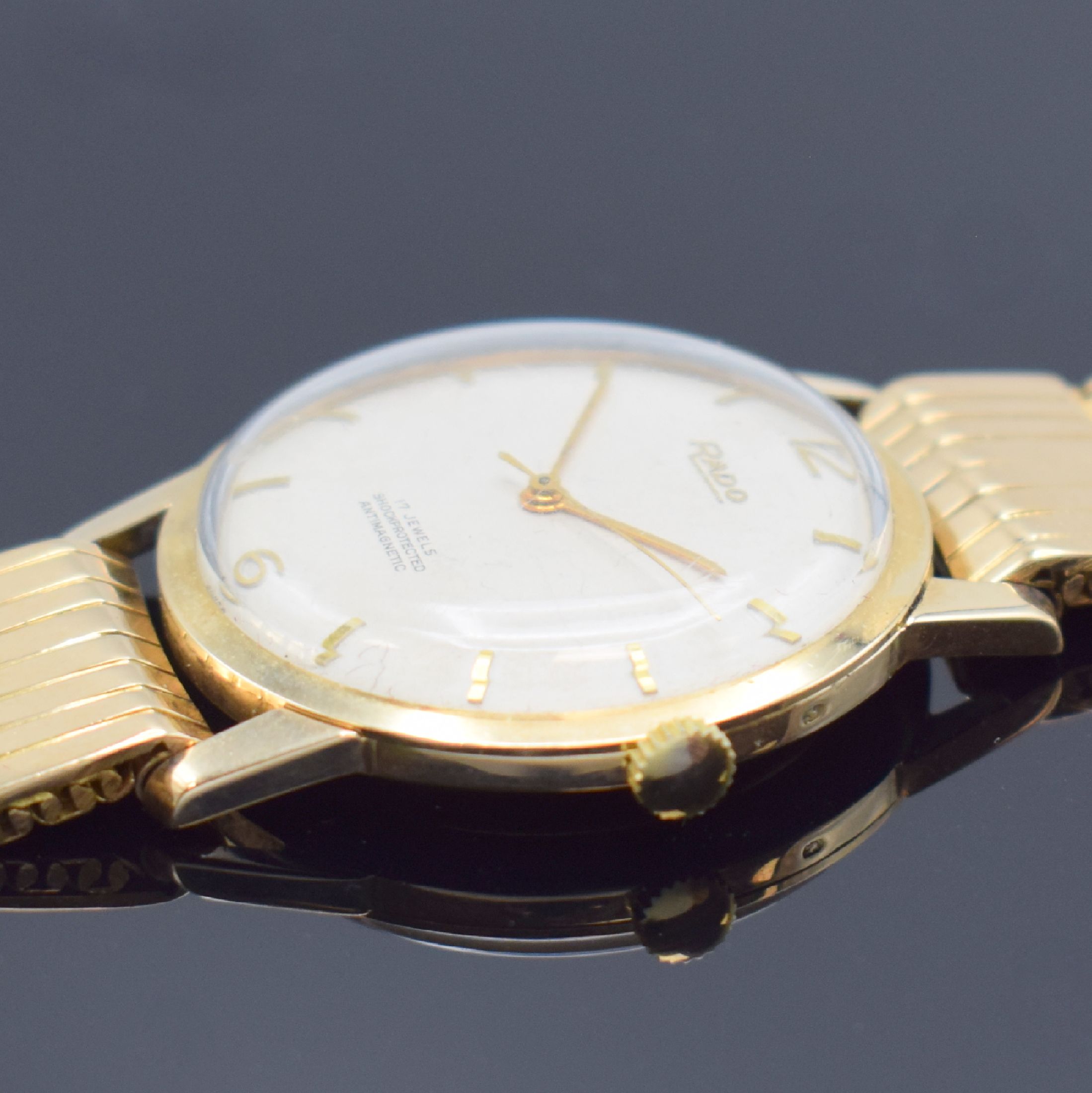 Detail d: RADO Herrenarmbanduhr in RG 585/000 an RG 750/000 Band, Handaufzug, Schweiz um 1960, einschaliges Geh., Glasrand aufgedr., silb. Zifferbl. m. aufgel. ...