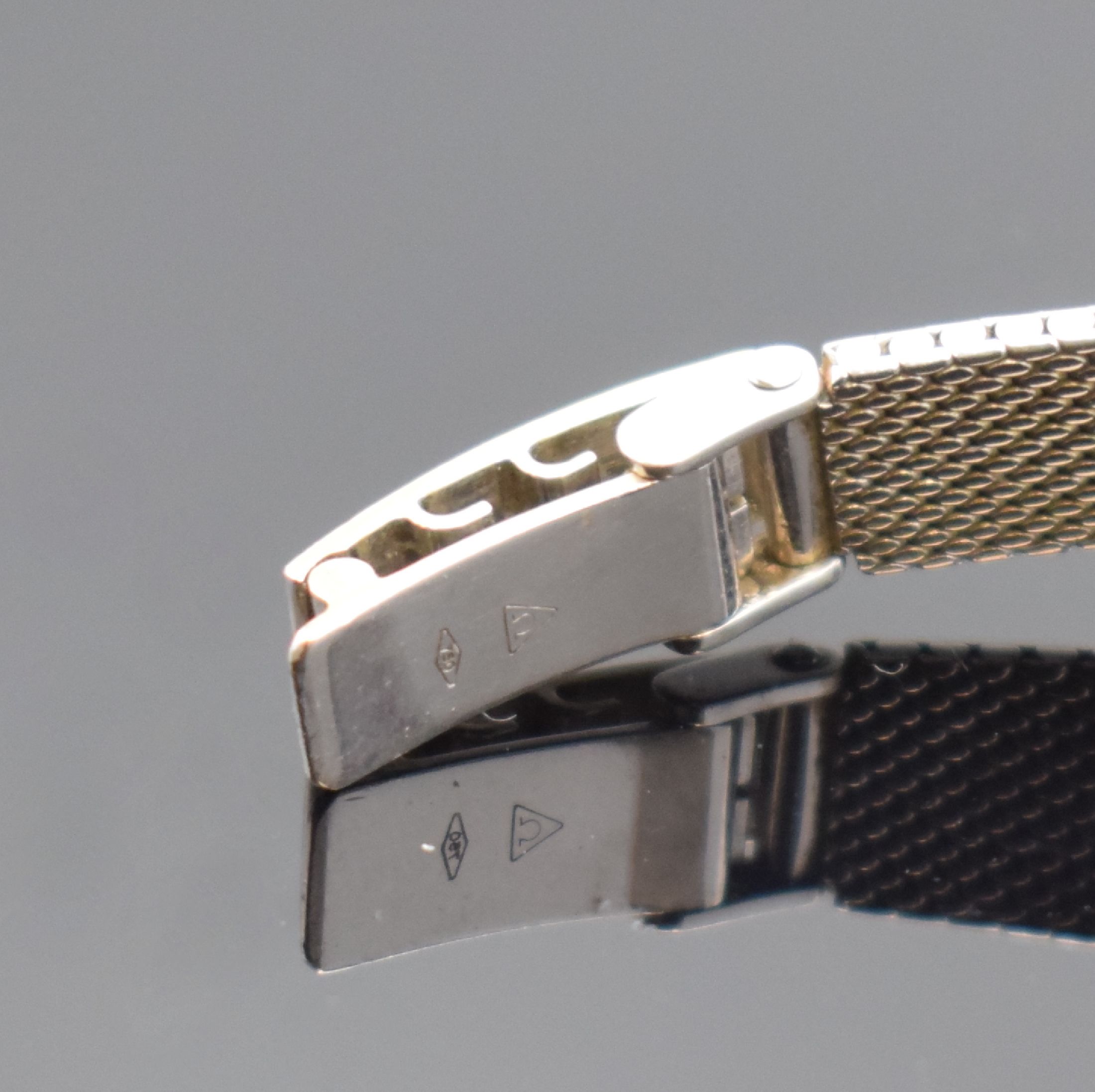 Detail c: OMEGA De Ville Damenarmbanduhr in WG 750/000 mit Diamanten, Schweiz um 1970, Handaufzug, 2-teil. Geh., Boden aufgedr., Lünette mit Diamanten bes., ...