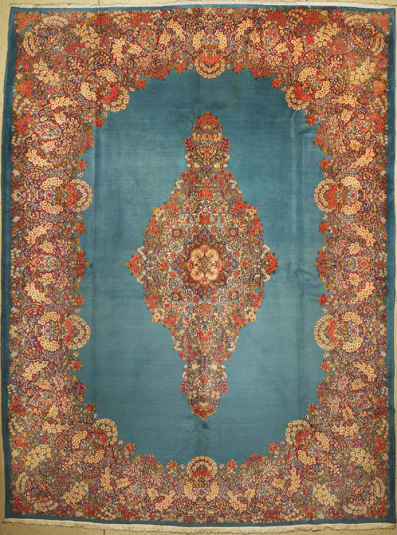Kerman Lawar fein alt, Persien, um 1960, Wolle auf Baumwolle, ca. 396 x 296 cm, EHZ: 1-2, fleckig
