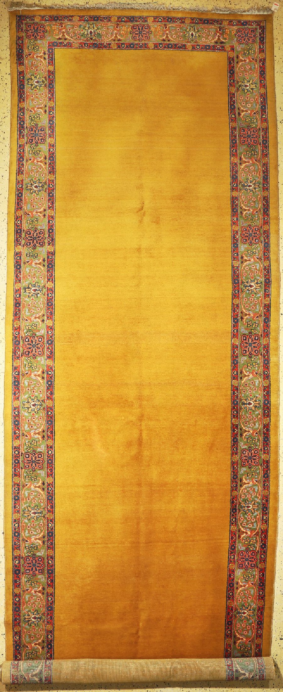 Sarogh alt, Persien, um 1950, Wolle auf Baumwolle, ca. 535 x 175 cm, fleckig, EHZ: 3, minimal restauriert