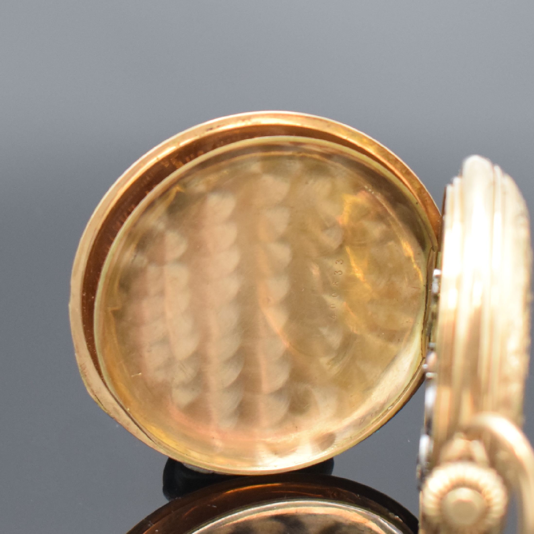 Detail f: Herrensavonette in GG 585/000, Schweiz um 1890, 3-Deckel Goldgeh. dell., Sprung- und Rückdeckel floral grav., Emailzifferbl. besch., röm. Zahlen, ...
