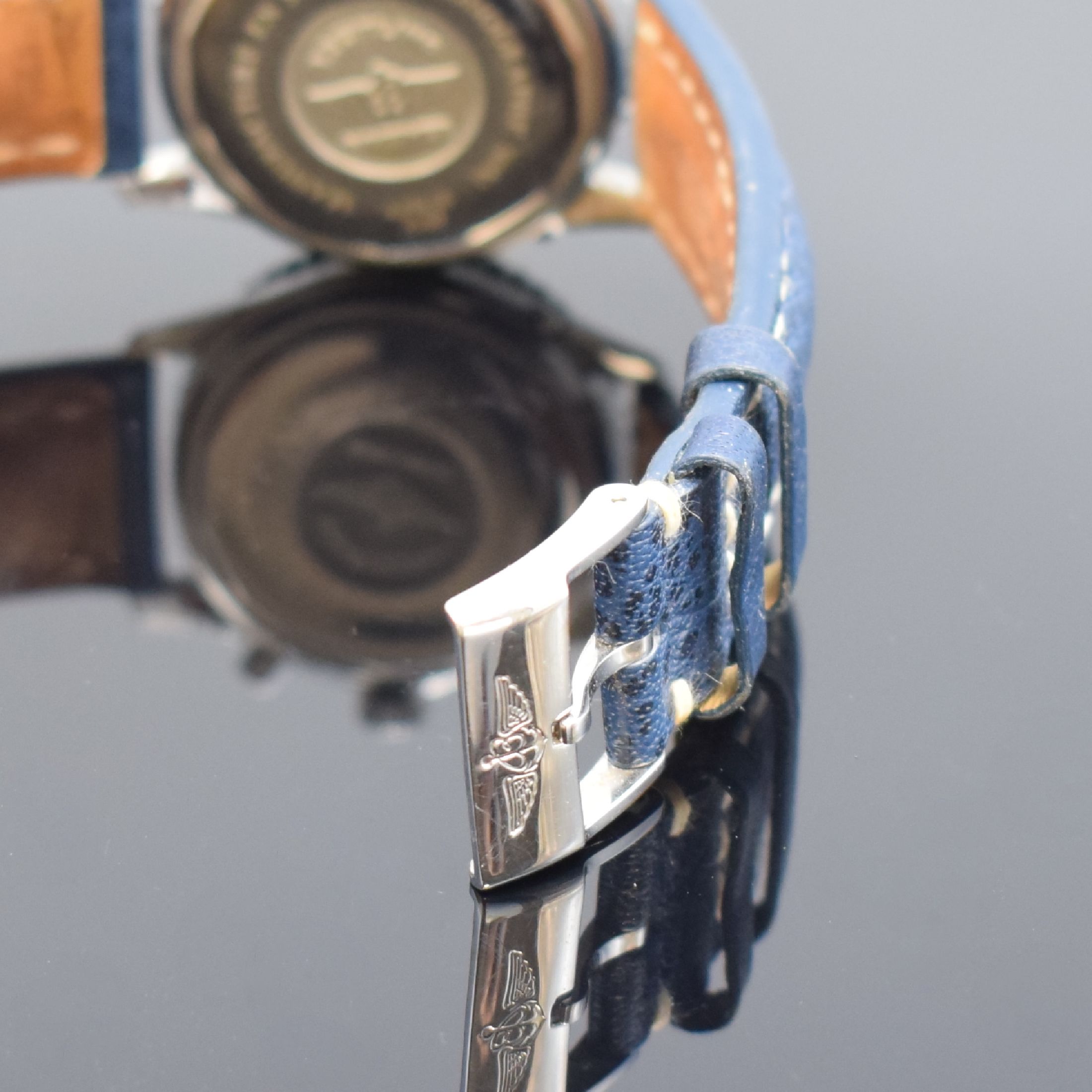 Detail b: BREITLING Armbandchronograph Modell Navitimer Airborne Referenz A33030, Automatik, Schweiz um 1996, Edelstahlgeh. inkl. orig. Lederband m. orig. ...