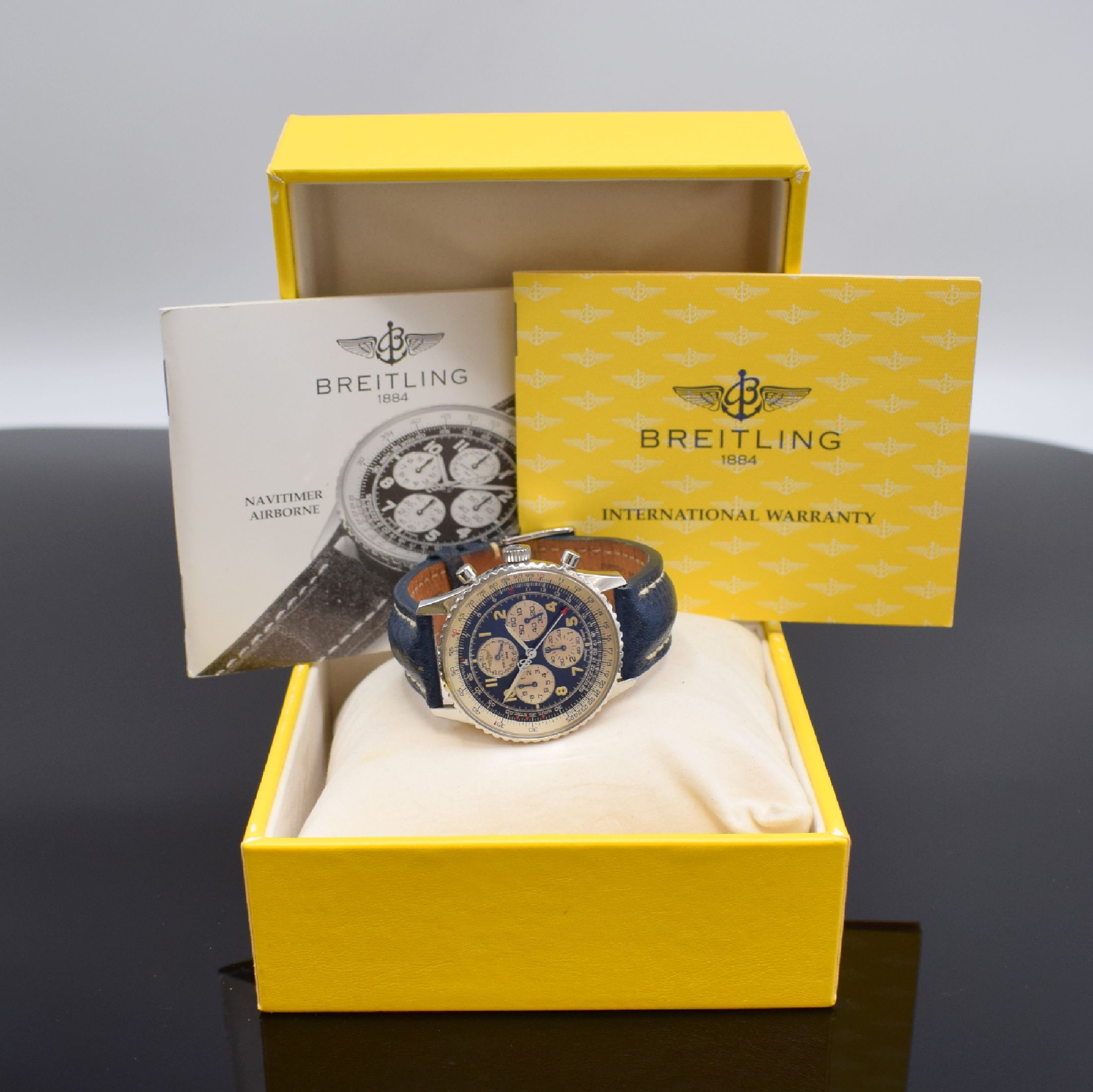 Detail e: BREITLING Armbandchronograph Modell Navitimer Airborne Referenz A33030, Automatik, Schweiz um 1996, Edelstahlgeh. inkl. orig. Lederband m. orig. ...