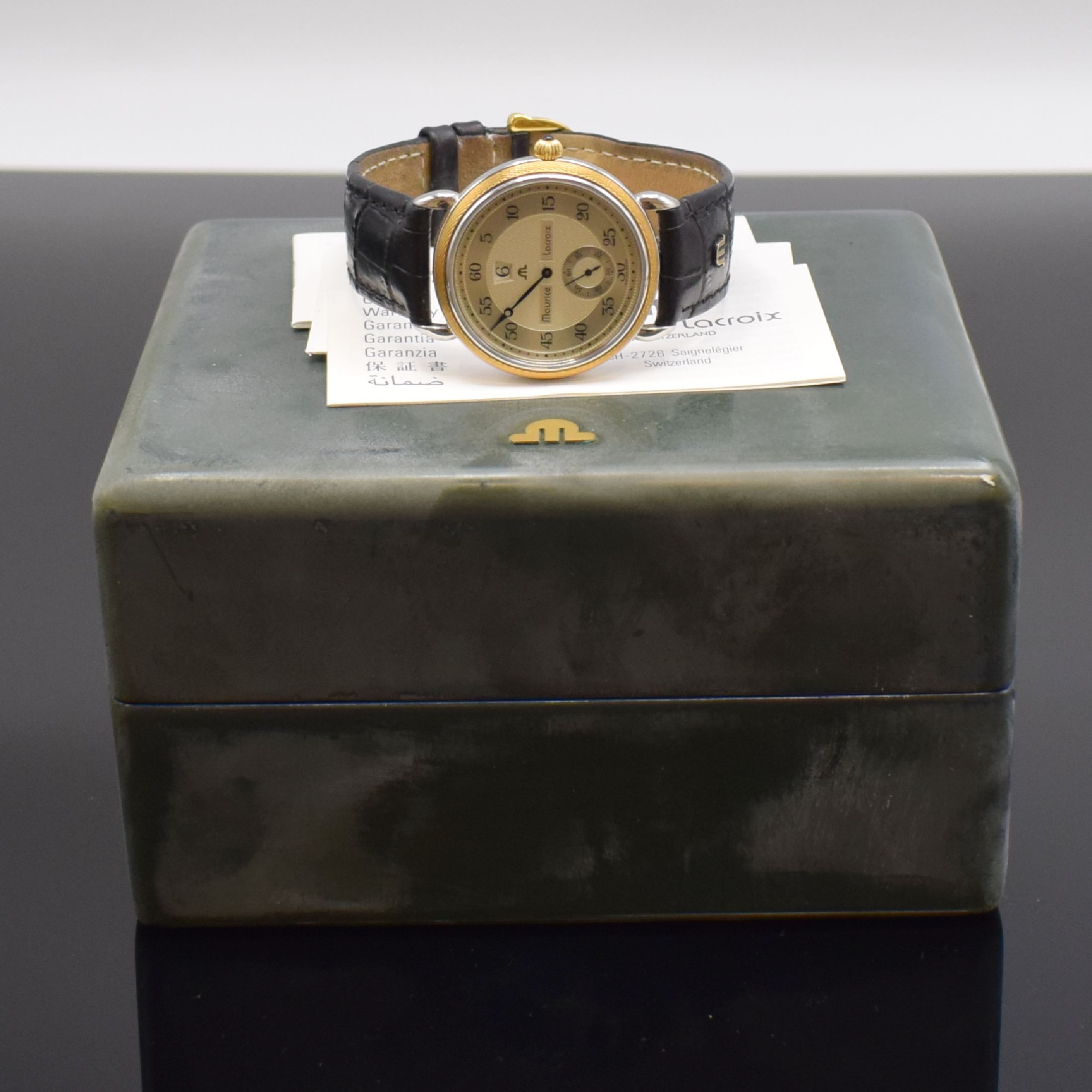 Detail d: MAURICE LACROIX Masterpiece Heure Sautante Herrenarmbanduhr Referenz 28505, Schweiz um 2000, Handaufzug, beids. vergl. Edelstahlgeh., guill. ...