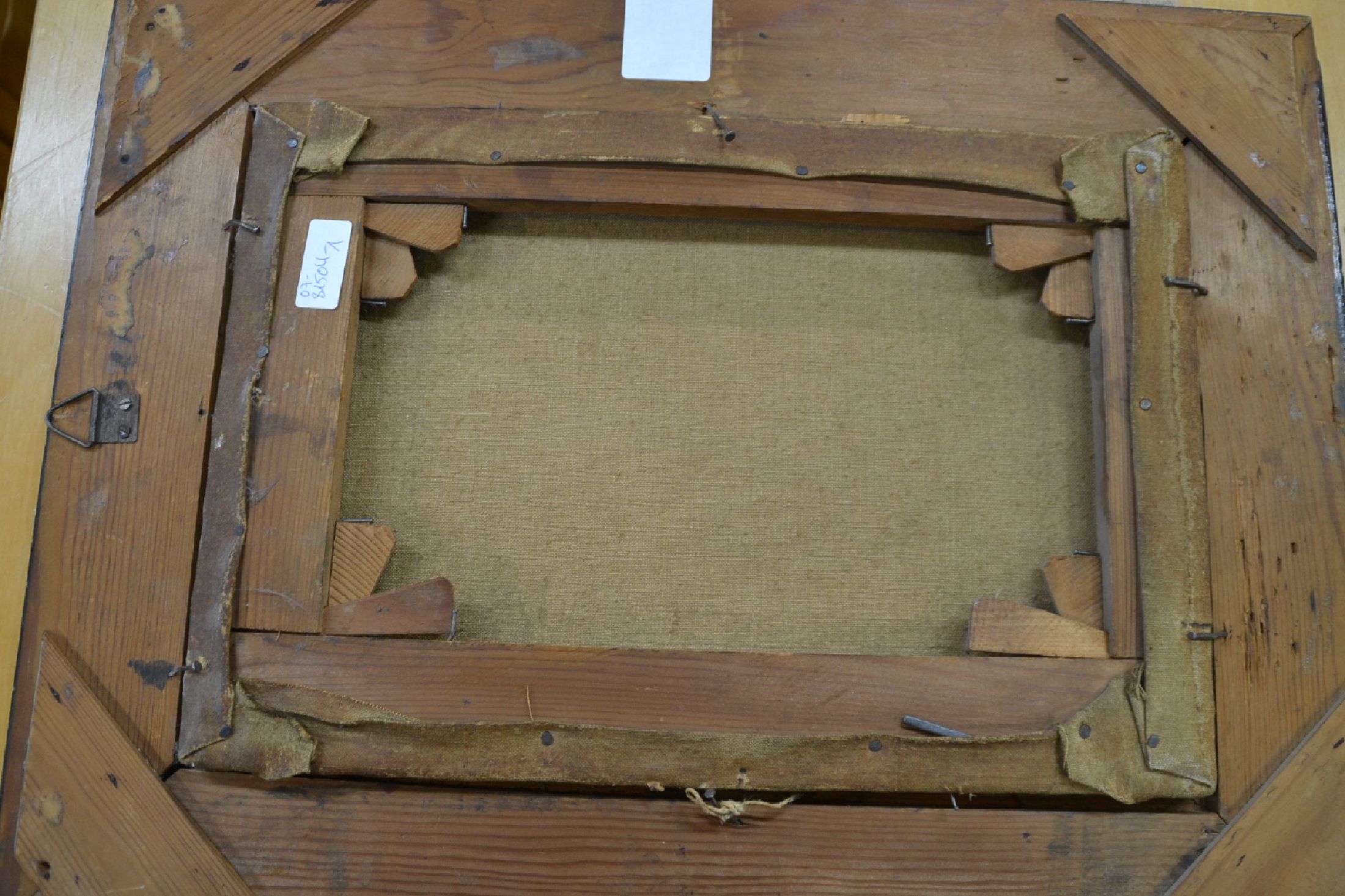 Detail c: Unbekannter Künstler, um 1890/1900,, junge Frau mit Brieftaube und Brief, Öl/Lwd, feines Inkarnat, altersbedingt krakeliert, ca. 37 x 25.5 cm, ...