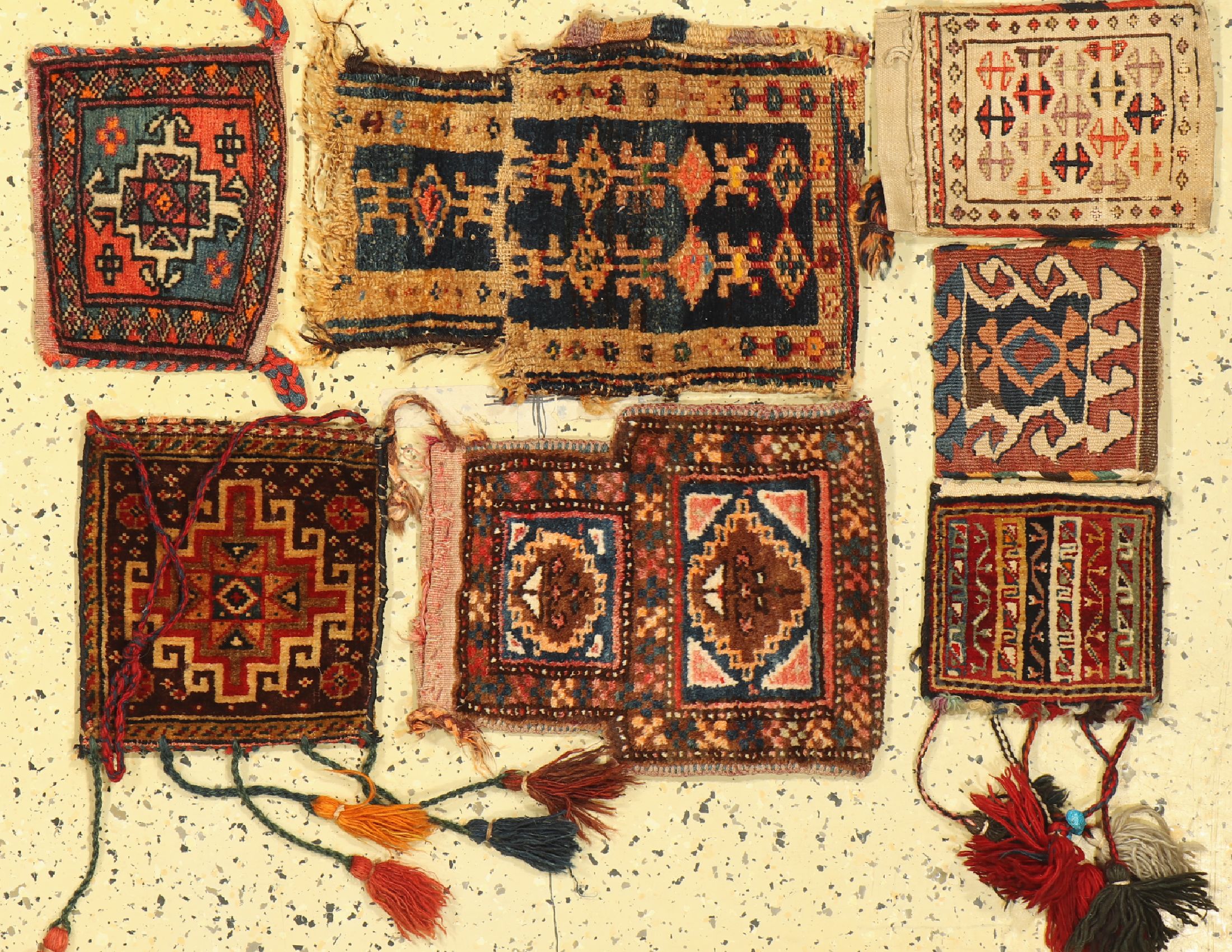 Konvolut aus 7 Taschen, Persien, um 1910/1920, Wolle auf Wolle, ca. 40 x 30 cm, EHZ: 2-3