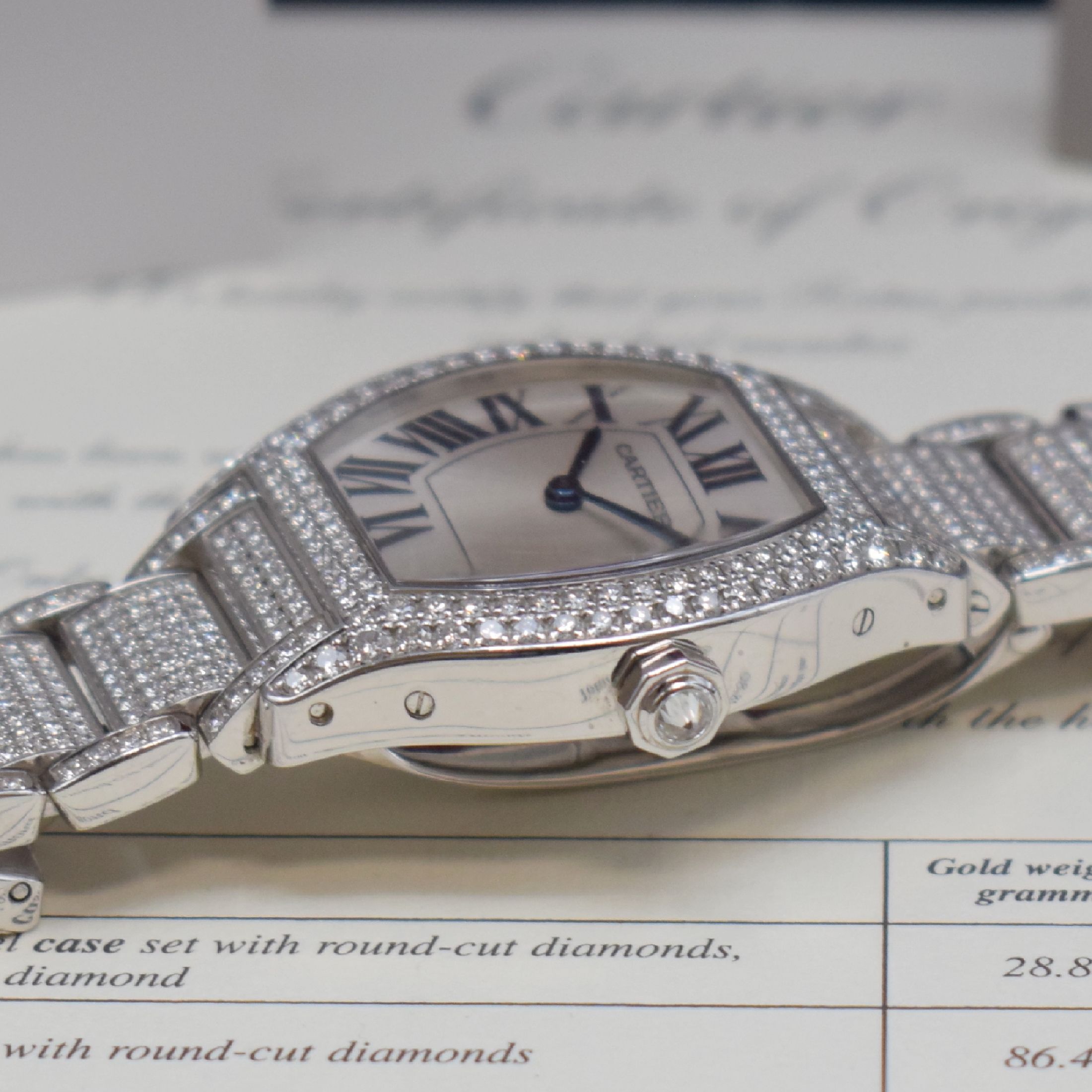 Detail d: CARTIER hochfeine und seltene Damenarmbanduhr Serie Tortue in WG 750/000 mit original Brillantbesatz Referenz WA5049MC, Handaufzug, Lünette wie Band ...