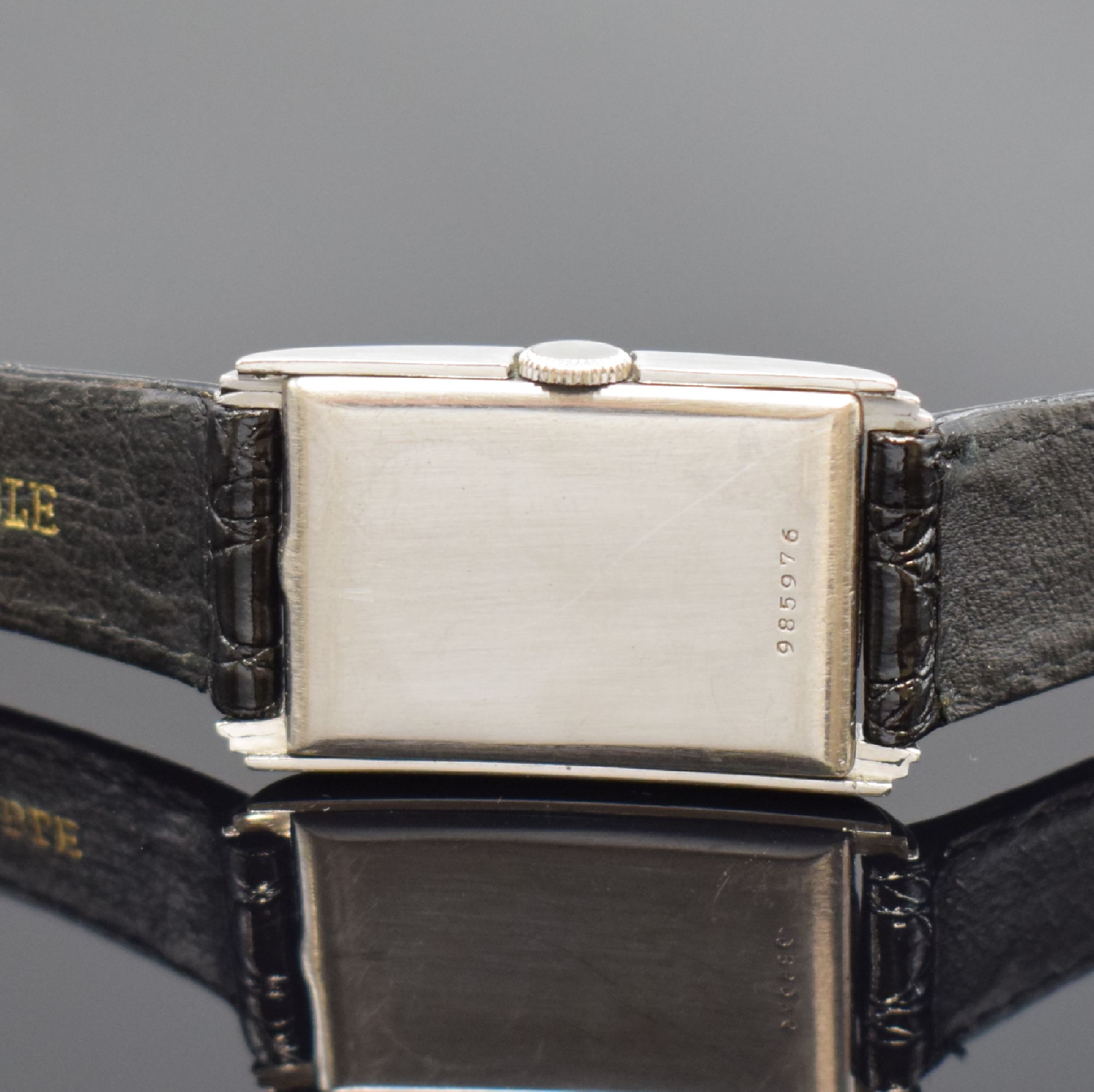Detail c: IWC rechteckige Herrenarmbanduhr mit Kaliber 87 in Stahl, Schweiz um 1937, Handaufzug, 2-teil. gestuft. Geh., Boden aufgedr., schwarzes Zifferbl. m. ...