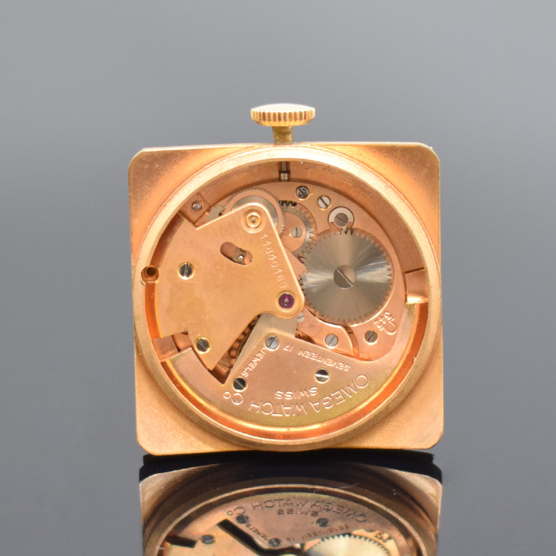 Detail f: OMEGA quadratische Herrenarmbanduhr mit Hammerautomatik in GG 750/000, Schweiz um 1950, Automatik, gedr. Geh., Boden dell., Lederband m. orig. Omega ...