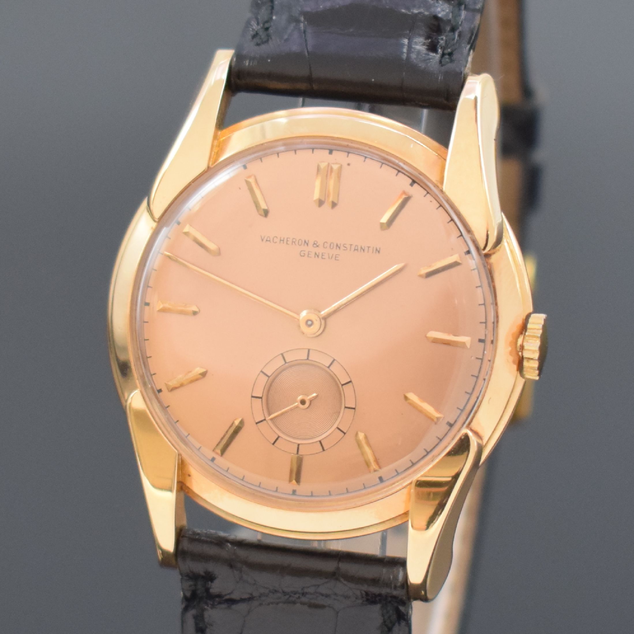 Detail a: VACHERON & CONSTANTIN Armbanduhr mit Kaliber 458/3B in RG 750/000, Schweiz um 1948, Handaufzug, 2-teil. Geh., Boden aufgedr., kupferfarb. Ziffebl. m. ...