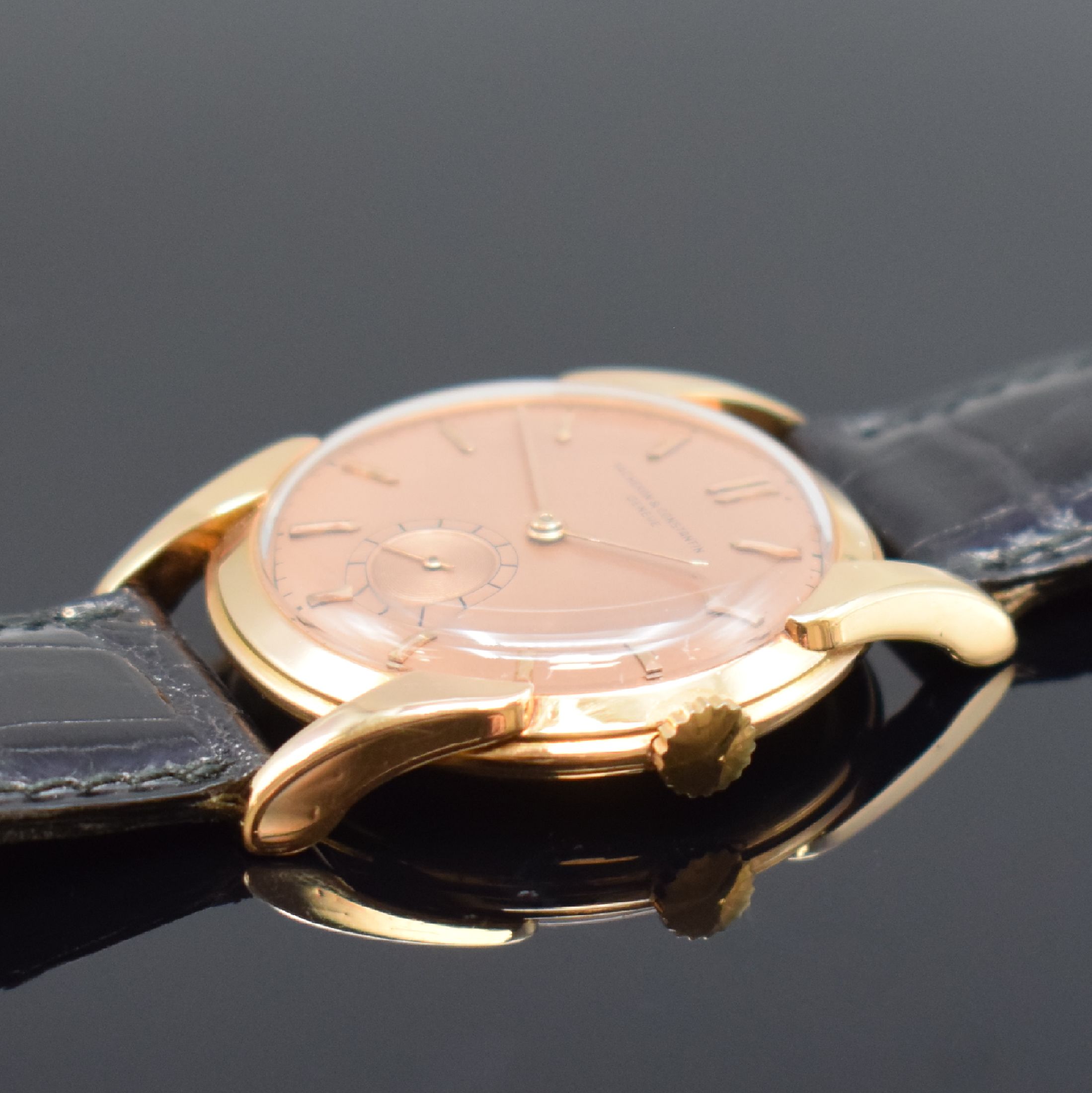 Detail b: VACHERON & CONSTANTIN Armbanduhr mit Kaliber 458/3B in RG 750/000, Schweiz um 1948, Handaufzug, 2-teil. Geh., Boden aufgedr., kupferfarb. Ziffebl. m. ...