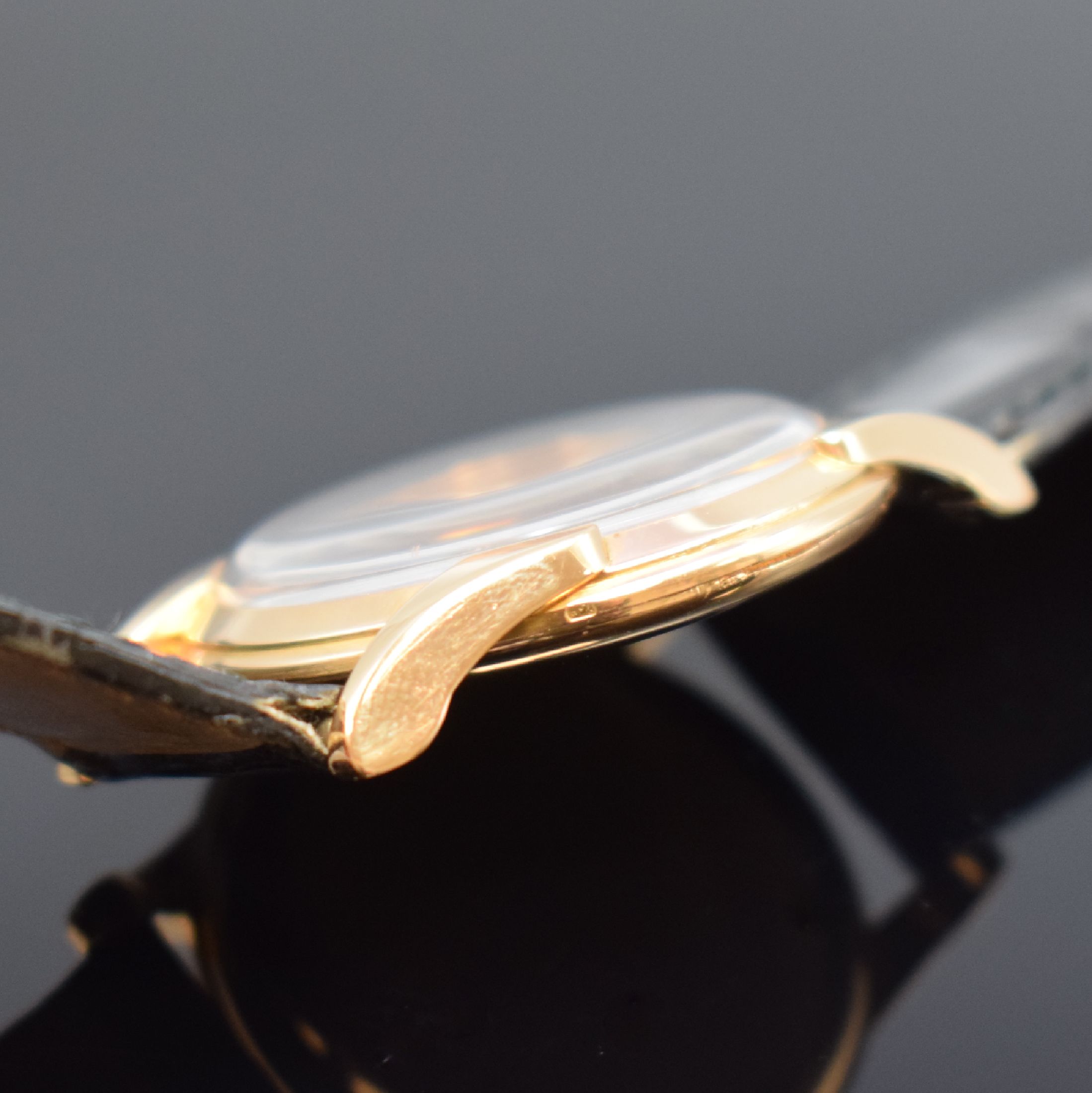 Detail c: VACHERON & CONSTANTIN Armbanduhr mit Kaliber 458/3B in RG 750/000, Schweiz um 1948, Handaufzug, 2-teil. Geh., Boden aufgedr., kupferfarb. Ziffebl. m. ...