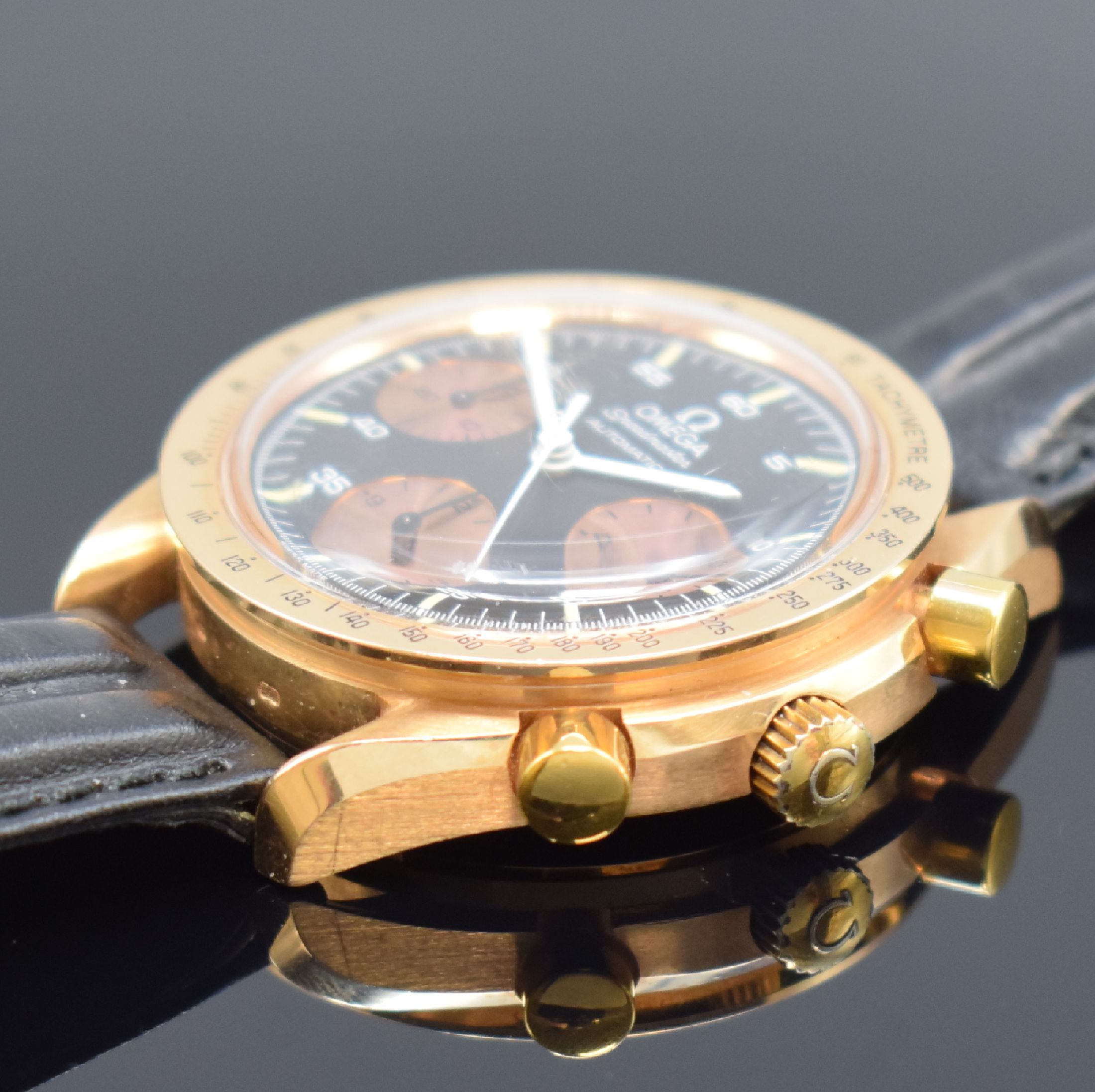 Detail b: OMEGA Speedmaster Herrenarmbanduhr mit Chronograph in RG 750/000 Referenz 1750033, Schweiz um 1995, Automatik, 2-teil. Gehäuse, Boden aufgedr., ...