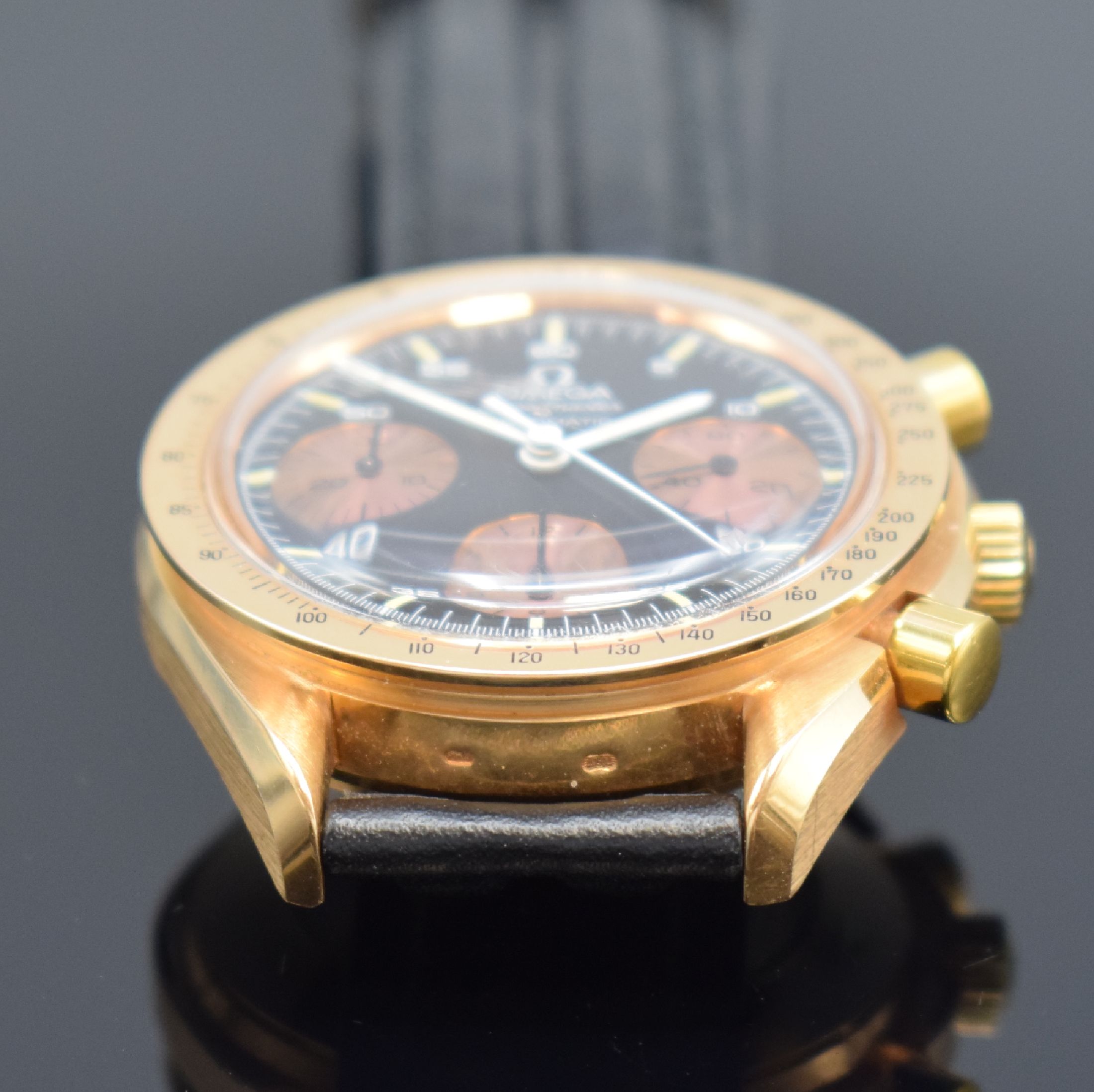 Detail e: OMEGA Speedmaster Herrenarmbanduhr mit Chronograph in RG 750/000 Referenz 1750033, Schweiz um 1995, Automatik, 2-teil. Gehäuse, Boden aufgedr., ...