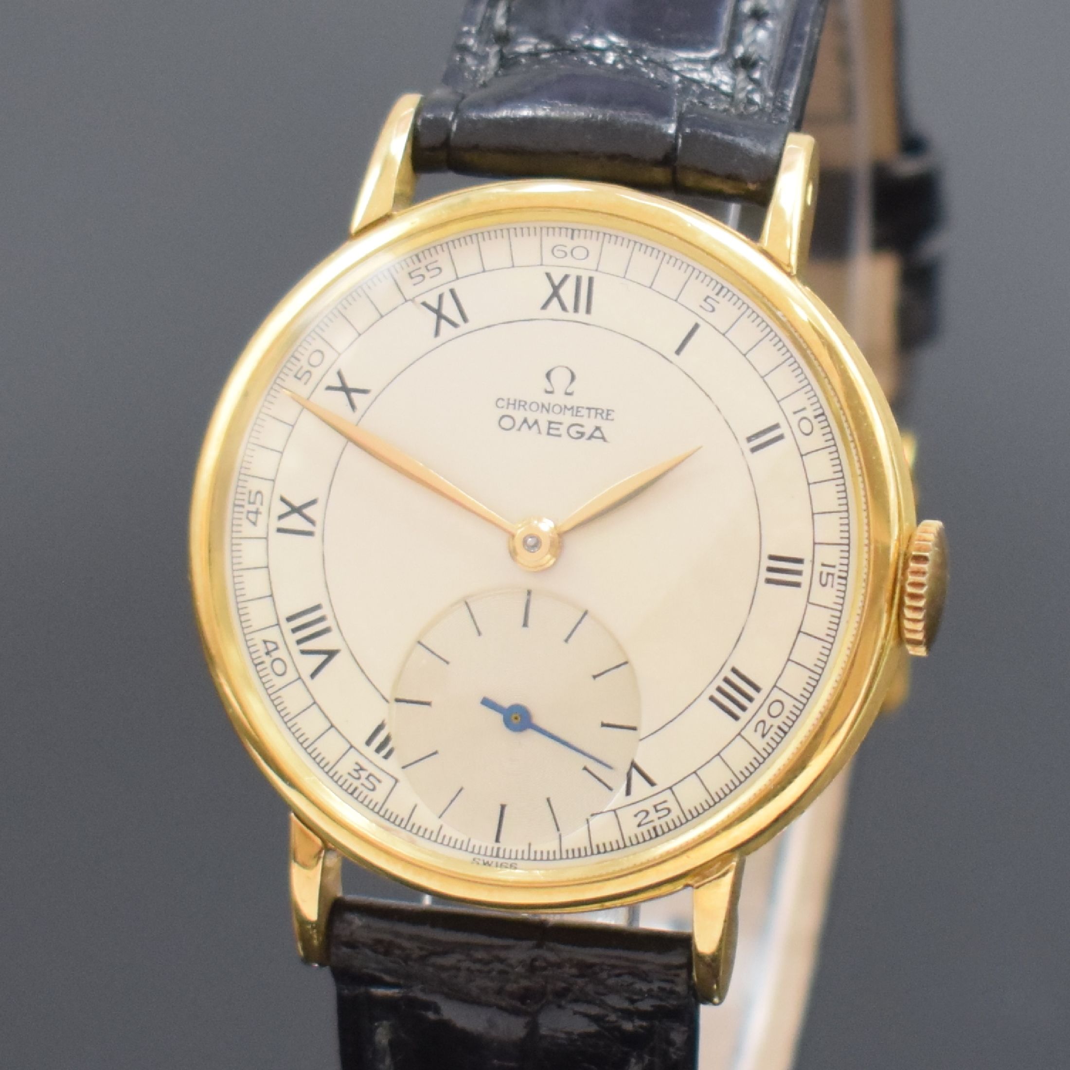 Detail a: OMEGA Chronometer seltene Herrenarmbanduhr mit Kaliber 30T2 Rg in GG 750/000, Schweiz um 1947, Handaufzug, 3-teil. Geh., Boden u. Glasrand aufgedr., ...