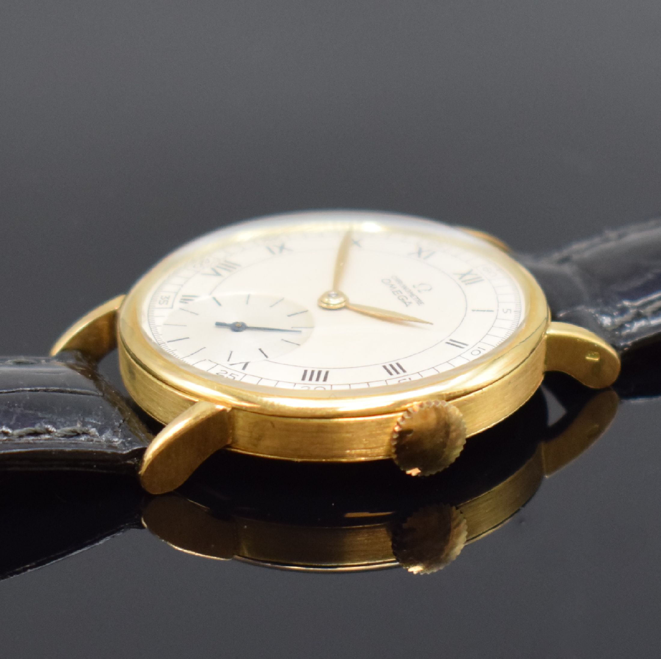 Detail b: OMEGA Chronometer seltene Herrenarmbanduhr mit Kaliber 30T2 Rg in GG 750/000, Schweiz um 1947, Handaufzug, 3-teil. Geh., Boden u. Glasrand aufgedr., ...