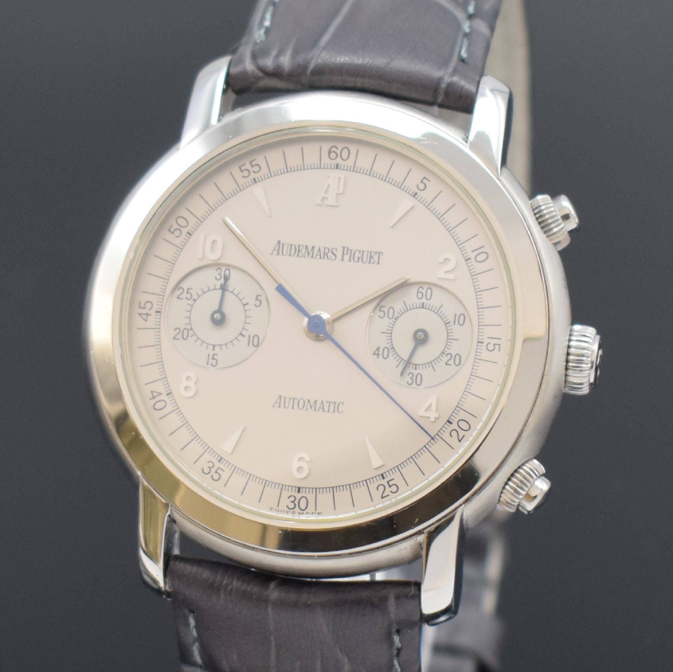 Detail a: AUDEMARS PIGUET Jules Audemars Herrenchronograph in Stahl, Schweiz um 2000, Automatik, Geh. teils matt., Boden 5- fach verschr., silb. Zifferbl. m. ...