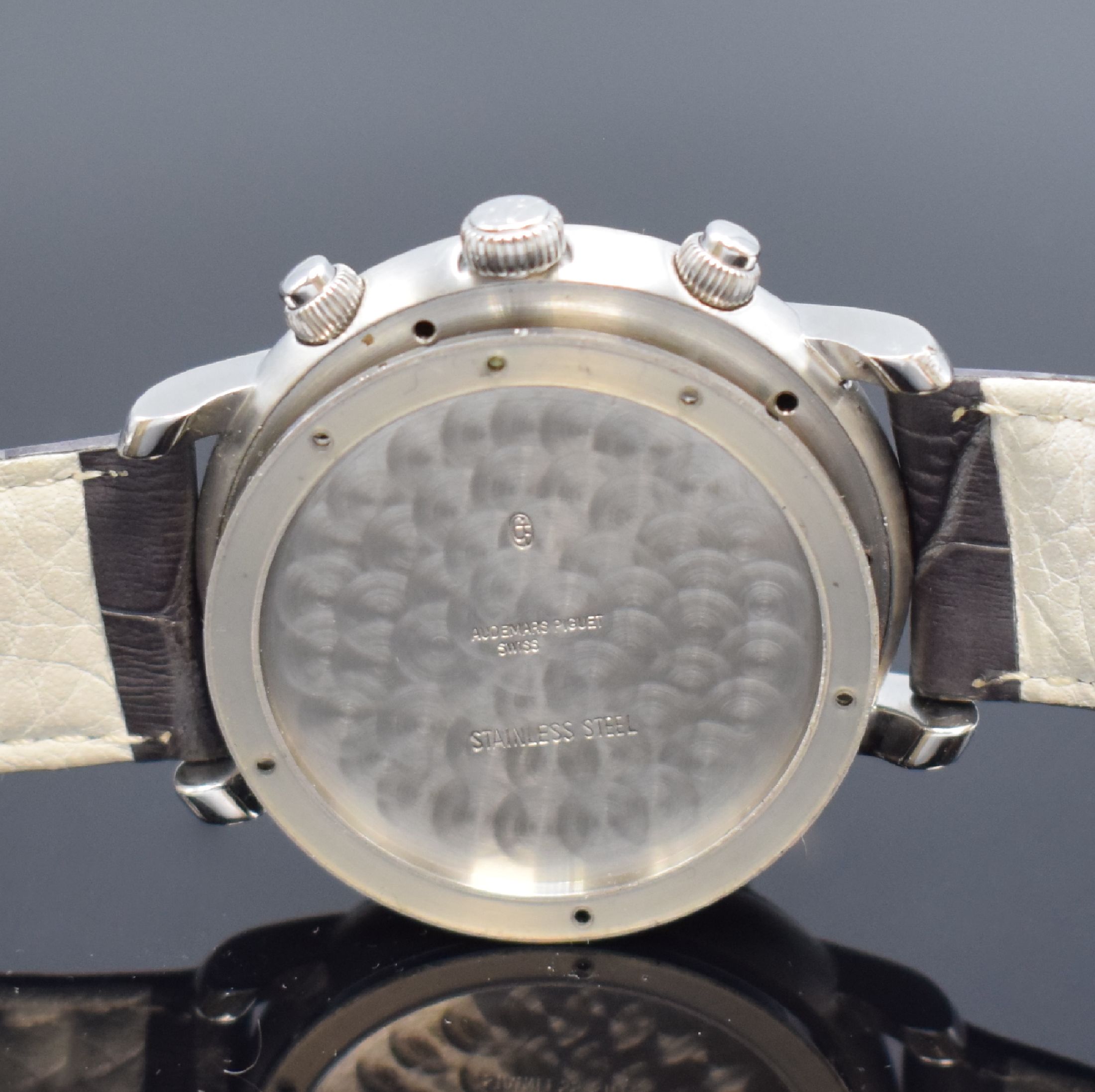 Detail g: AUDEMARS PIGUET Jules Audemars Herrenchronograph in Stahl, Schweiz um 2000, Automatik, Geh. teils matt., Boden 5- fach verschr., silb. Zifferbl. m. ...