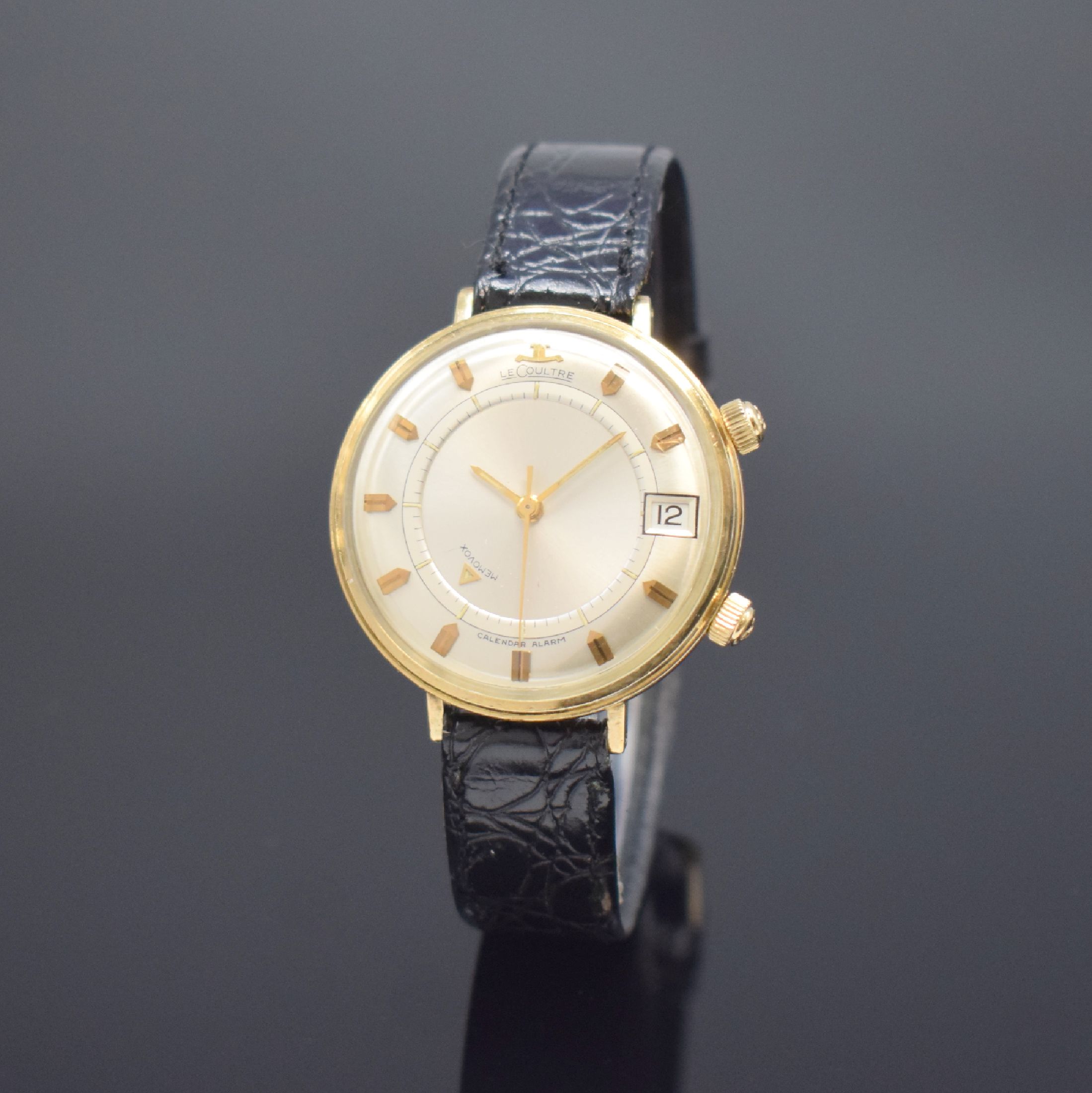 LeCoultre Memovox Herrenarmbanduhr mit Wecker, Schweiz f. US-Markt um 1955, Handaufzug, 10K gold filled Monocoque-Geh., silb. Zifferbl. m. aufges. ...