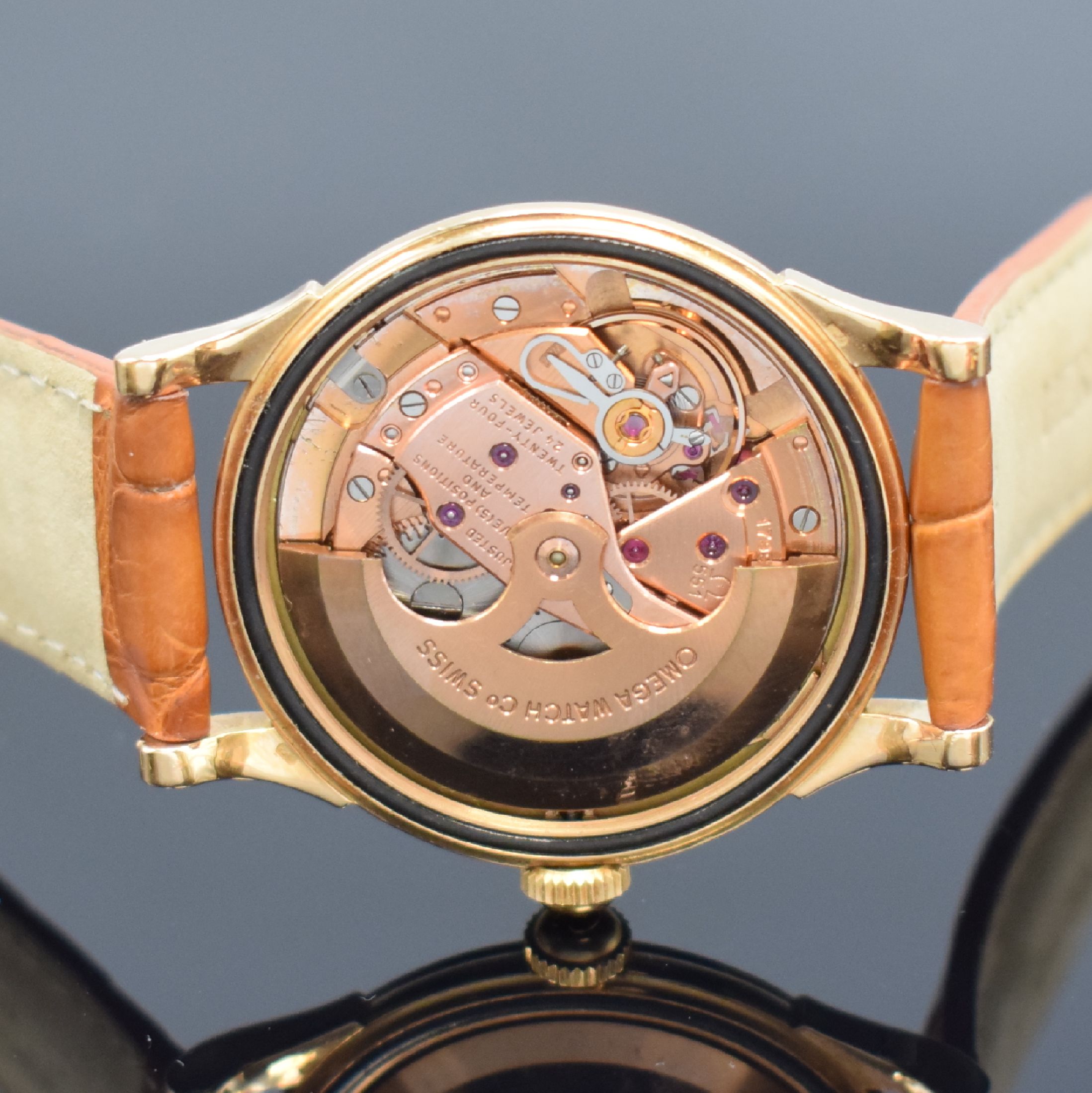 Detail e: OMEGA Constellation Chronometer Herrenarmbanduhr in RG 750/000 Referenz 14381.2, Schweiz um 1961, Automatik, verschr. Boden m. Darst. Sternwarte, ...