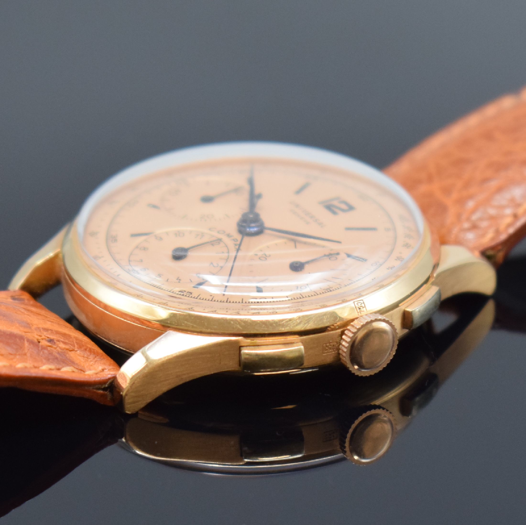 Detail b: UNIVERSAL GENEVE Compax Schaltradchronograph in RG 750/000, Schweiz um 1945, Handaufzug, Boden und Glasrand aufgedr., kupferfarb. Zifferbl. rest., ...