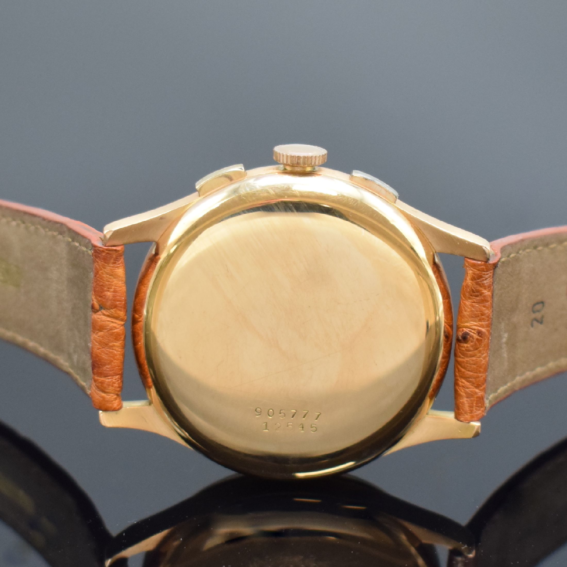 Detail d: UNIVERSAL GENEVE Compax Schaltradchronograph in RG 750/000, Schweiz um 1945, Handaufzug, Boden und Glasrand aufgedr., kupferfarb. Zifferbl. rest., ...