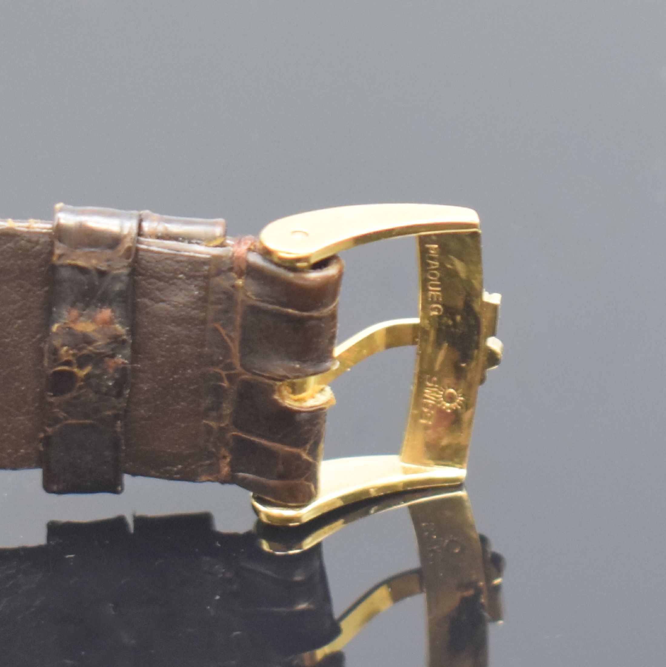 Detail e: CORUM seltene große Herrenarmbanduhr in GG 750/000 Referenz 58301, Schweiz um 1975, Automatik, 2-teil. Geh., Boden 4-fach verschr., gold. Zifferbl., ...