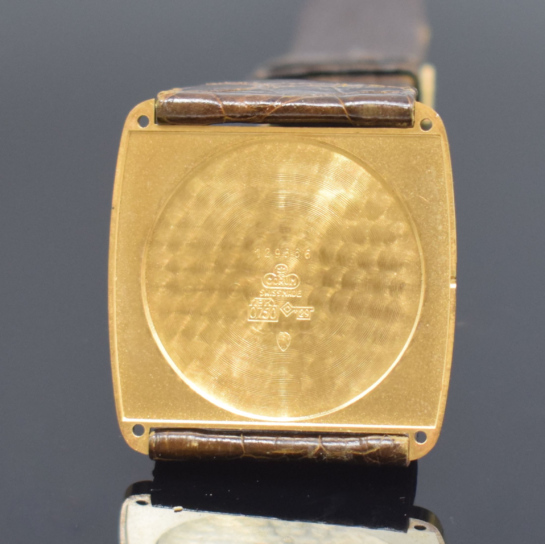 Detail f: CORUM seltene große Herrenarmbanduhr in GG 750/000 Referenz 58301, Schweiz um 1975, Automatik, 2-teil. Geh., Boden 4-fach verschr., gold. Zifferbl., ...