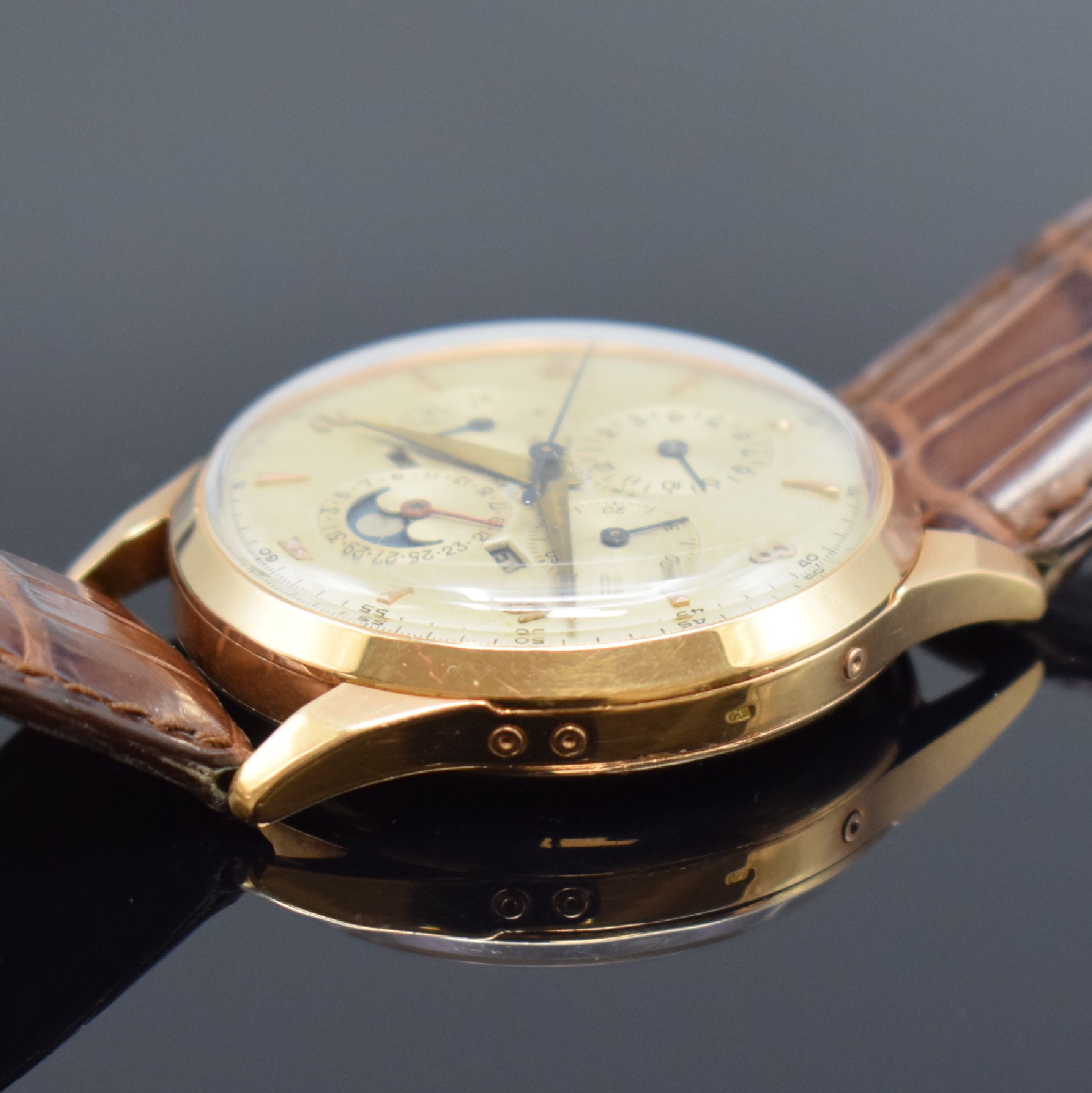 Detail c: UNIVERSAL GENEVE Tri-Compax 37,5 mm Schaltradchronograph mit Vollkalender in RG 750/000 Referenz 12285, Schweiz um 1945, Handaufzug, 3-tlg. Geh., ...