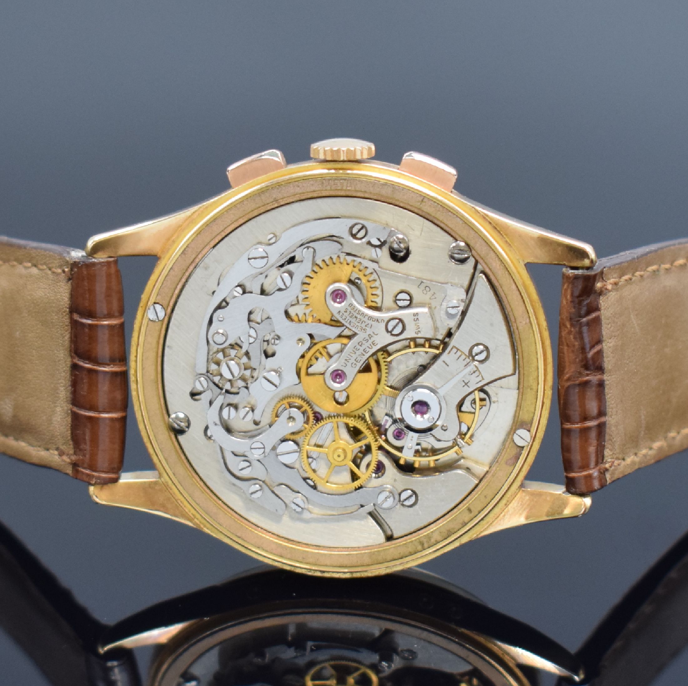 Detail e: UNIVERSAL GENEVE Tri-Compax 37,5 mm Schaltradchronograph mit Vollkalender in RG 750/000 Referenz 12285, Schweiz um 1945, Handaufzug, 3-tlg. Geh., ...