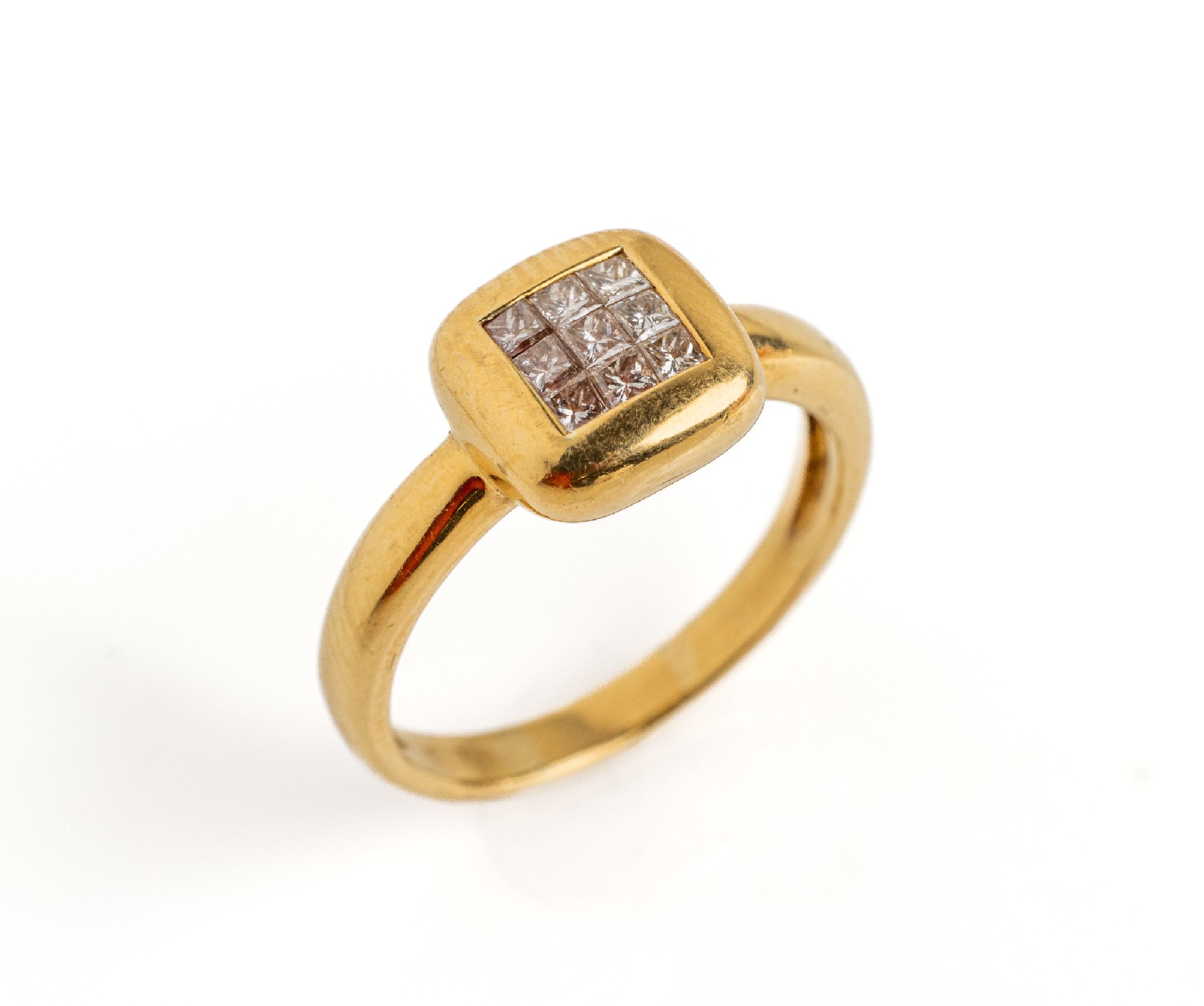 18 kt Gold Diamant-Ring, GG 750/000, 9 Diamant-Carrees zus. ca. 0.30 ct feines Weiß/ vs, RW 58, ca. 6.3 g