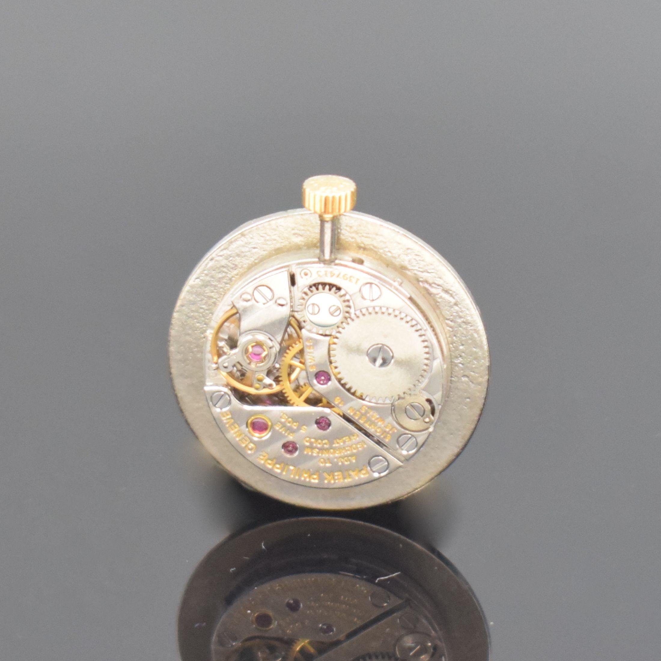 Detail h: PATEK PHILIPPE Damengoldbanduhr Referenz 4283 mit Tigerauge-Zifferblatt, Schweiz um 1980, Handaufzug, gedr. Geh., Kordel-Lünette, anges. Kettenband ...